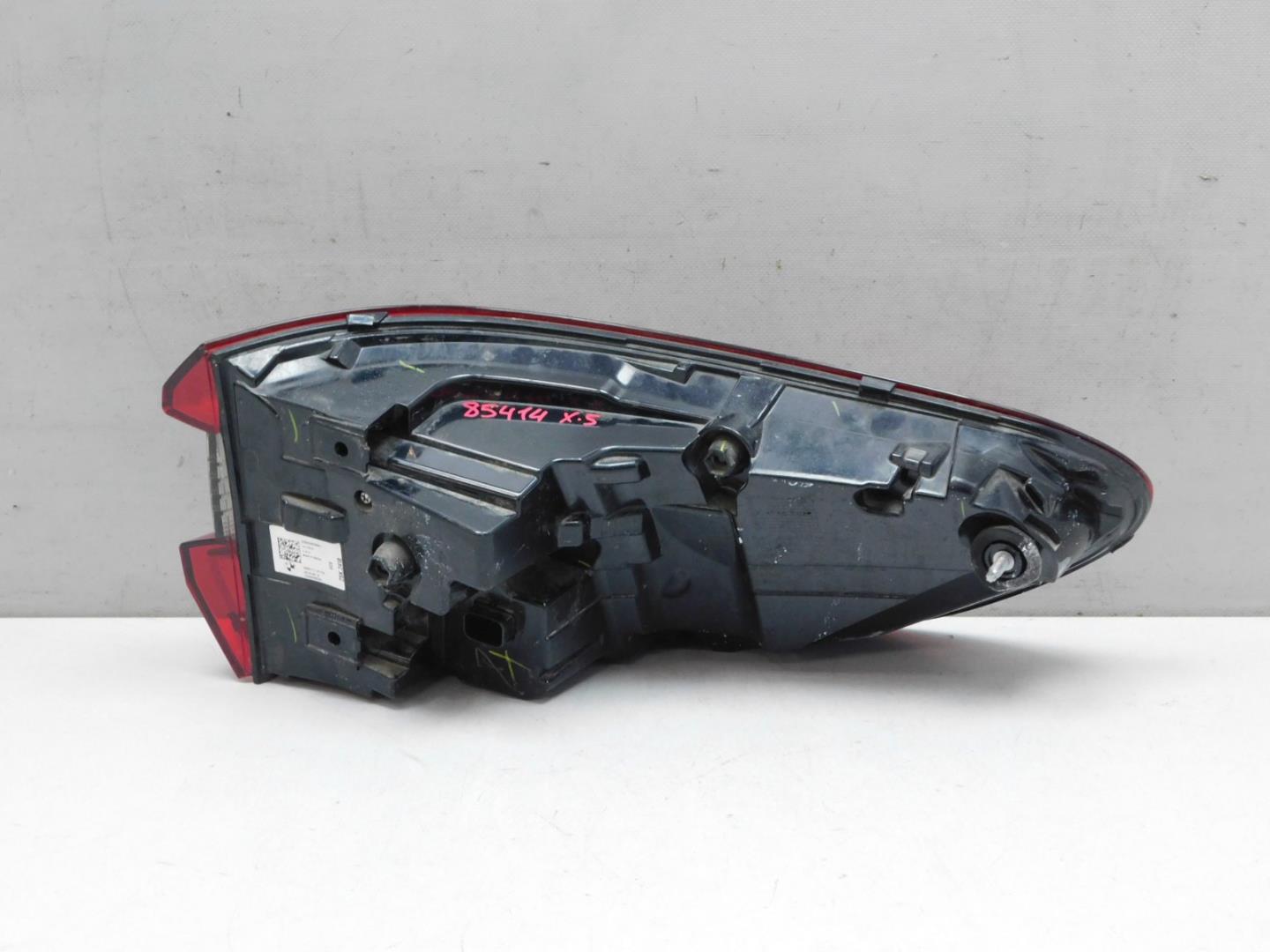 Фонарь задний наружный левый