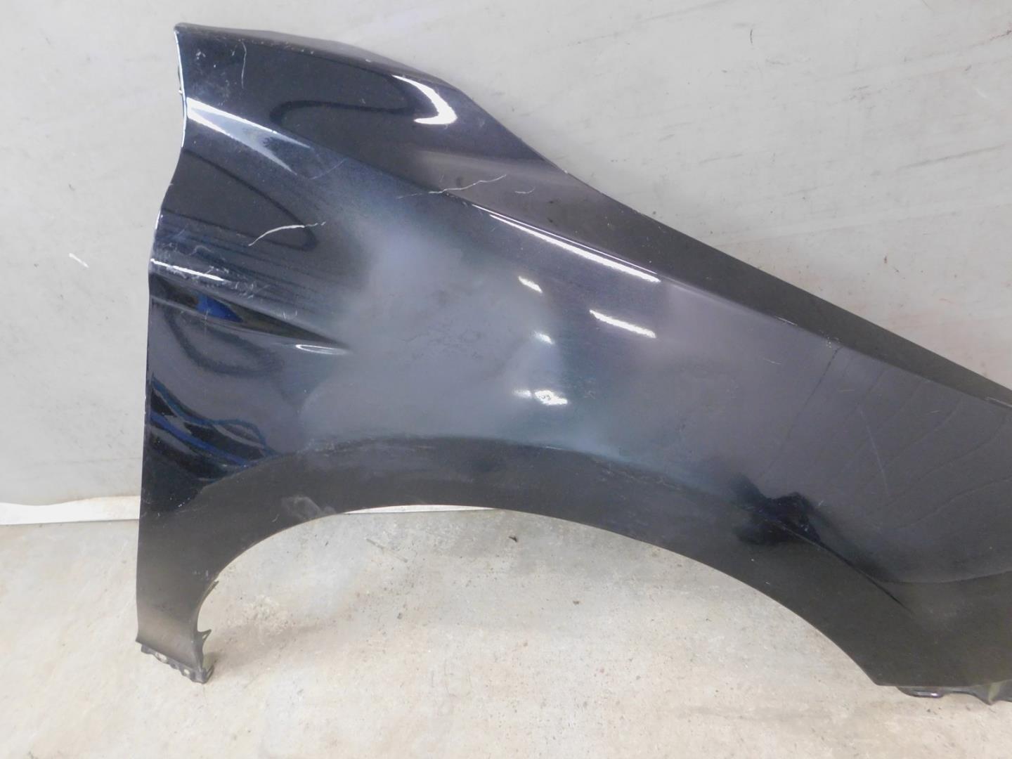 Крыло переднее правое