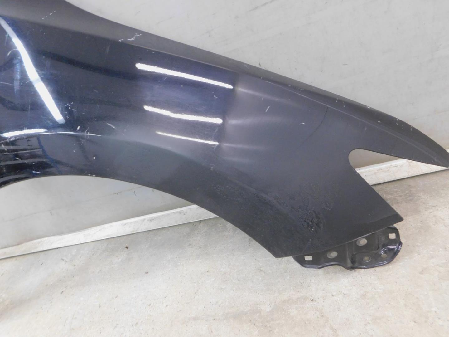 Крыло переднее правое