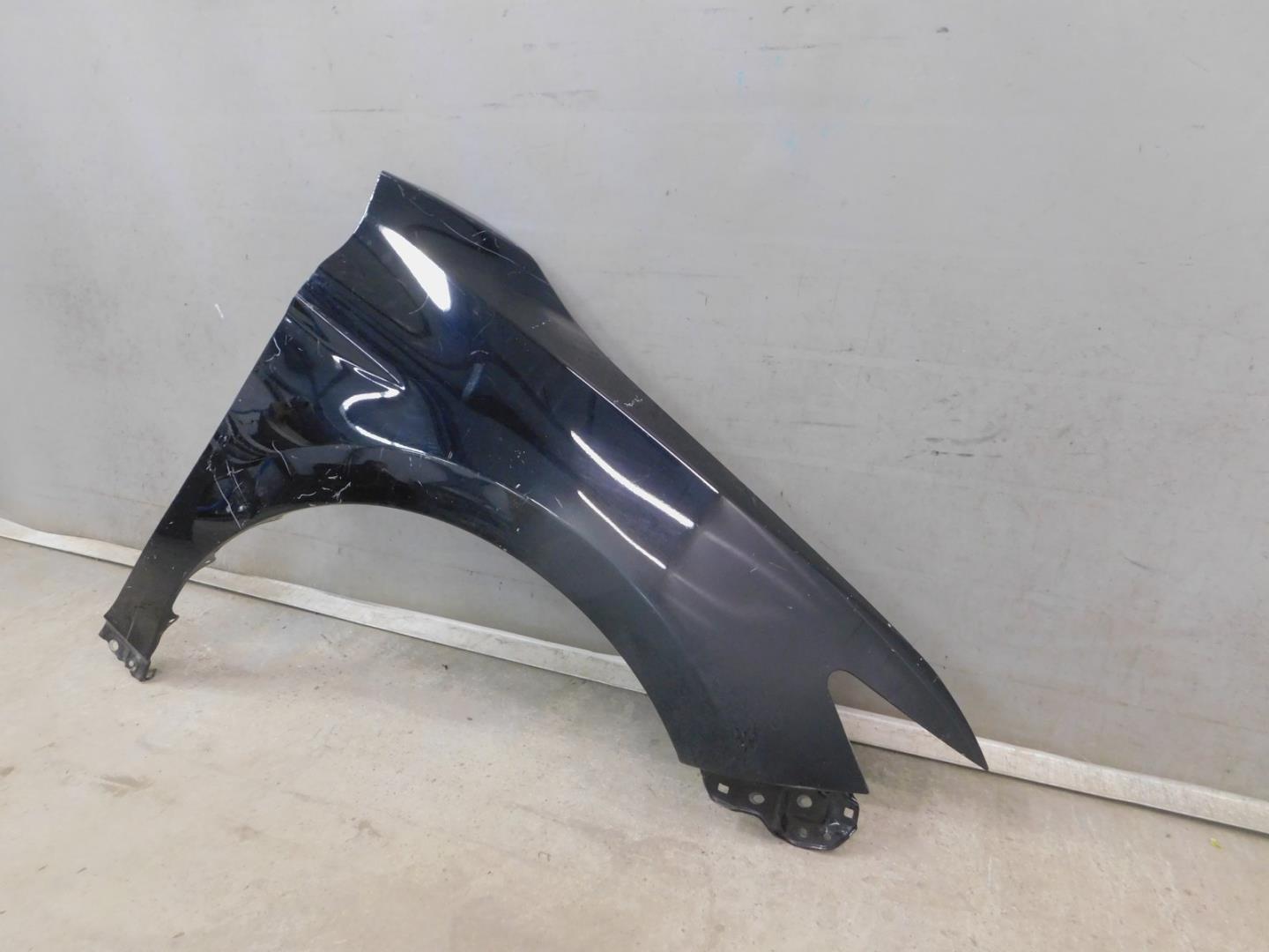 Крыло переднее правое