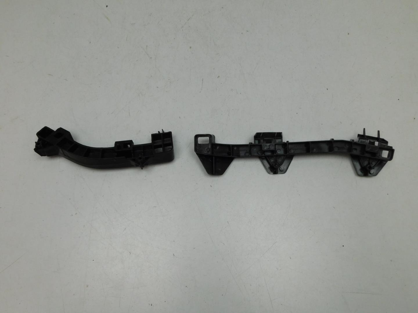 Кронштейн фар левый