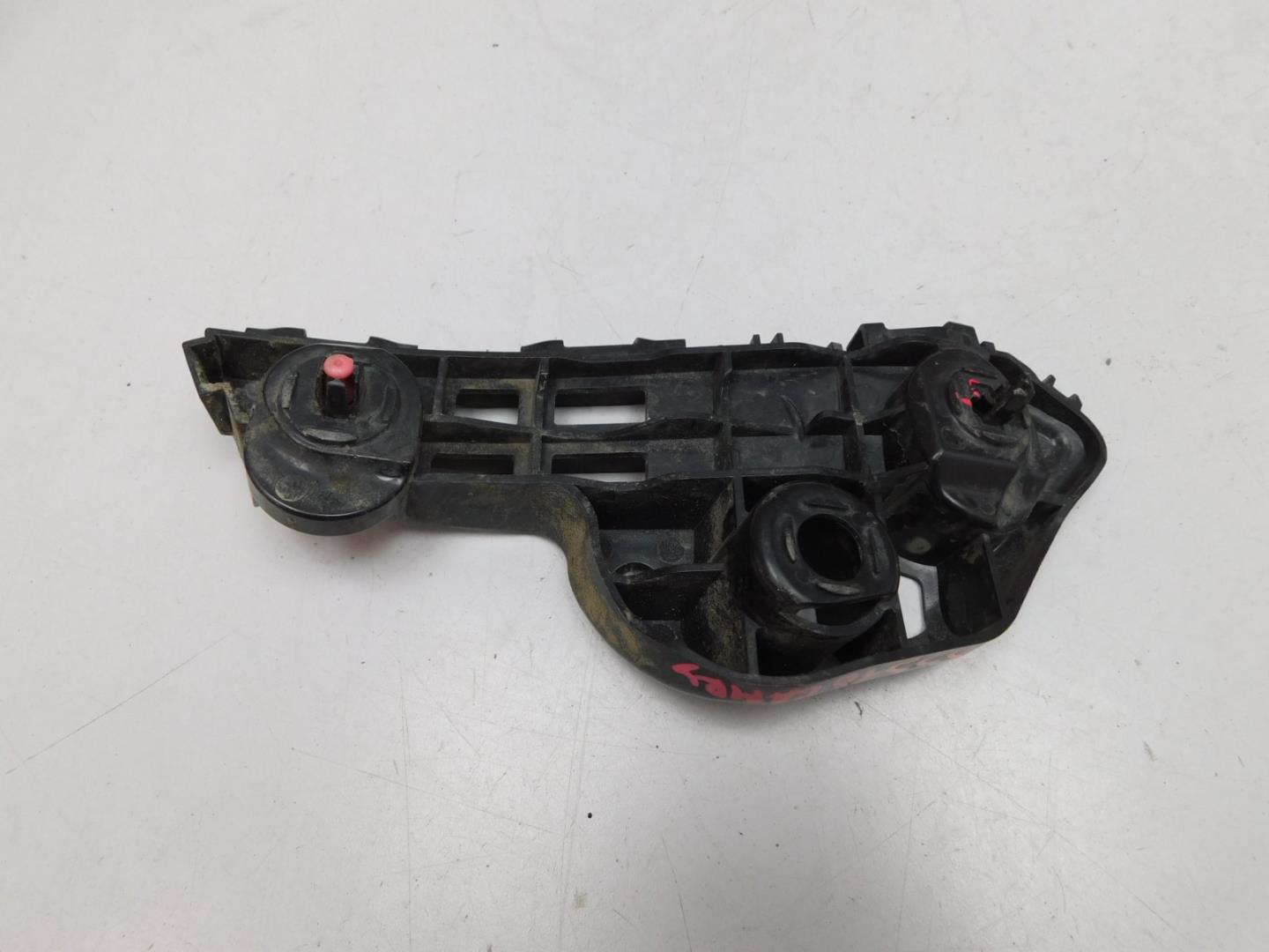 Кронштейн переднего бампера