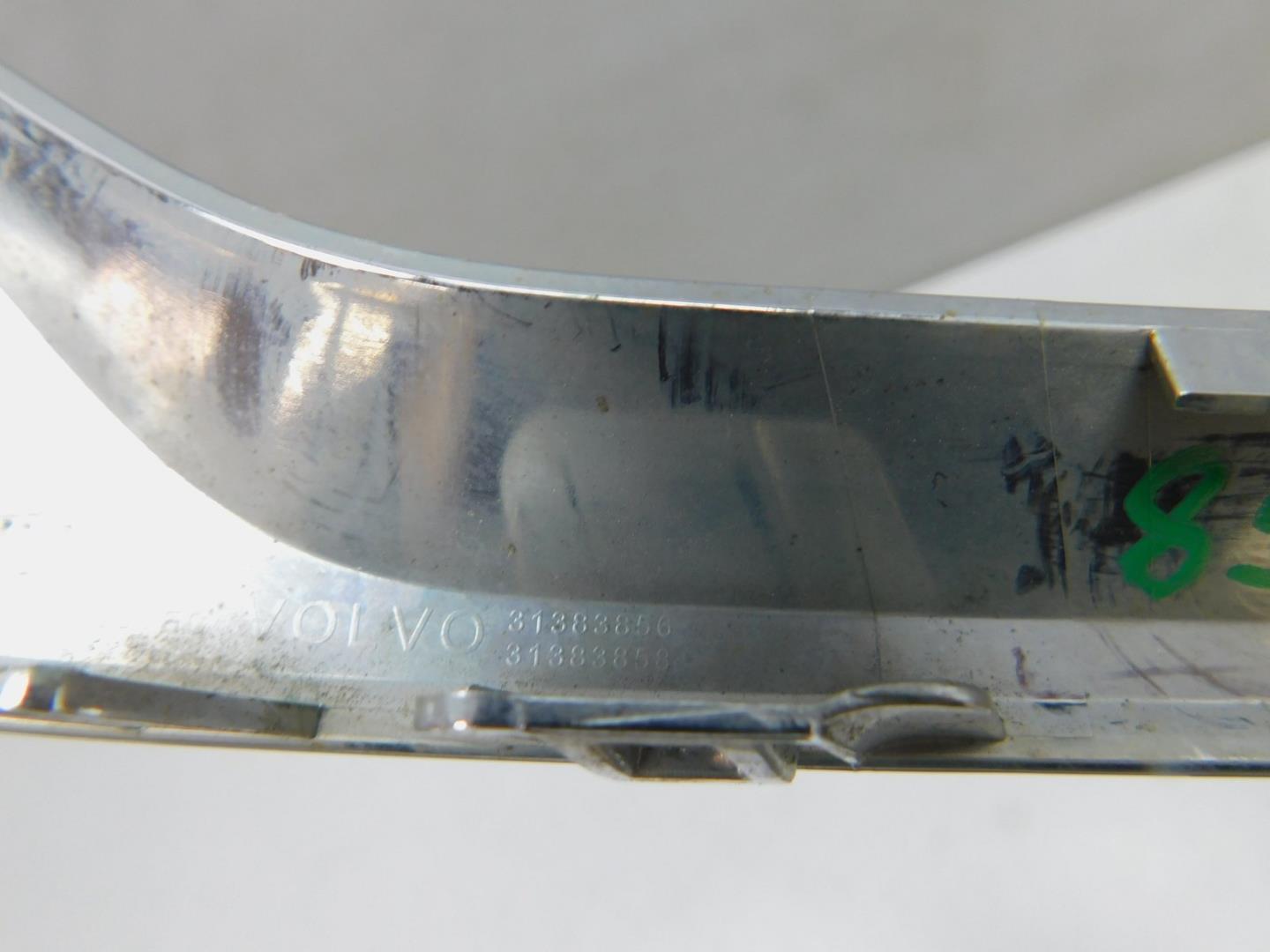 Молдинг переднего бампера