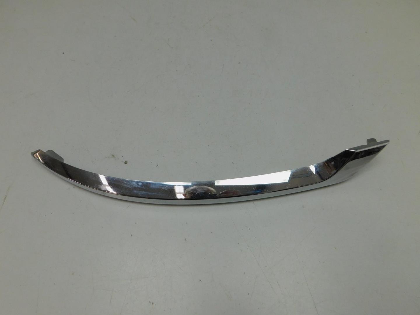 Молдинг переднего бампера