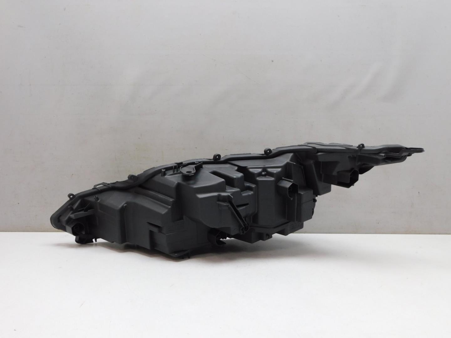 Корпус фары правой