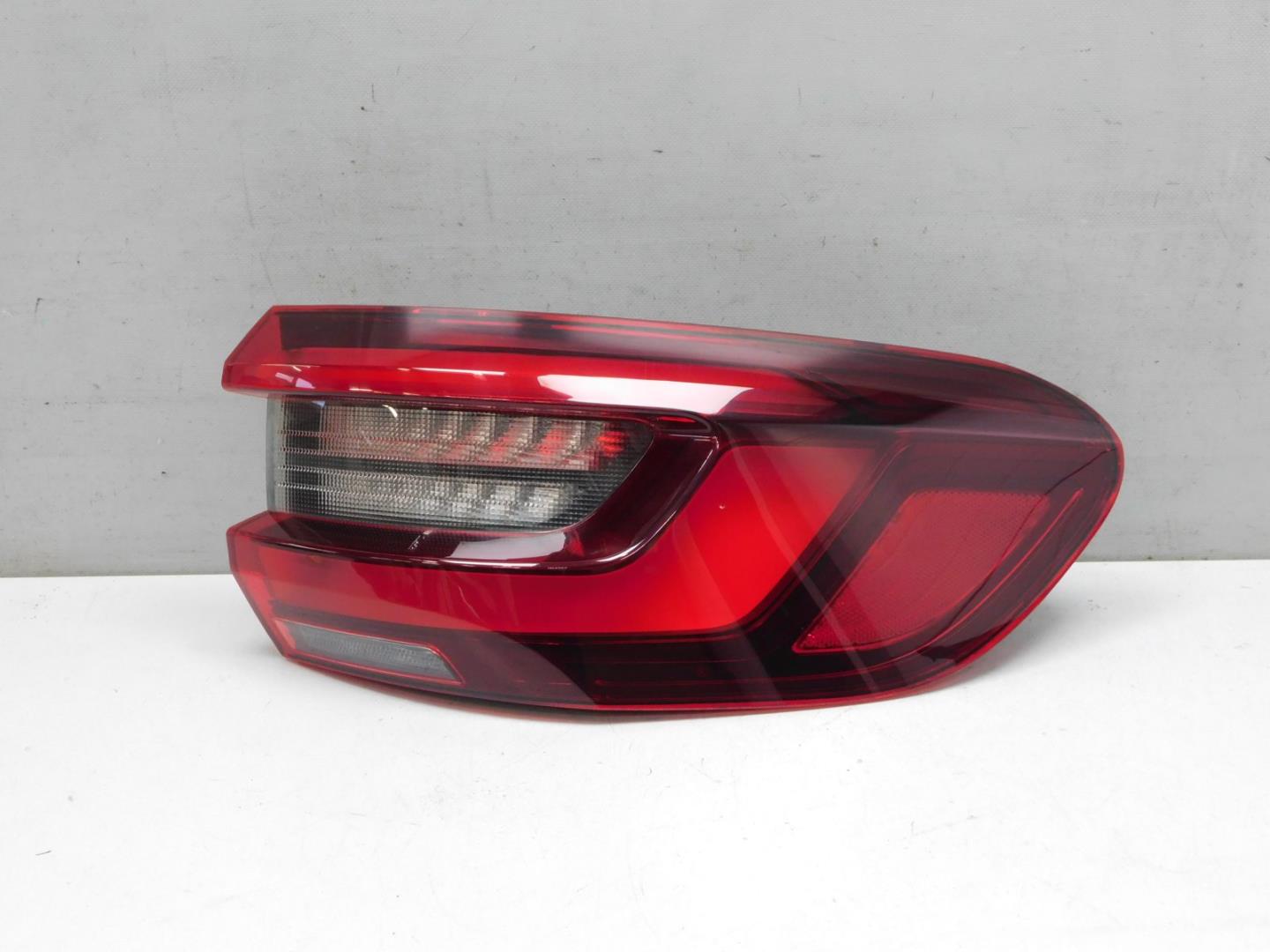 Фонарь задний наружный правый