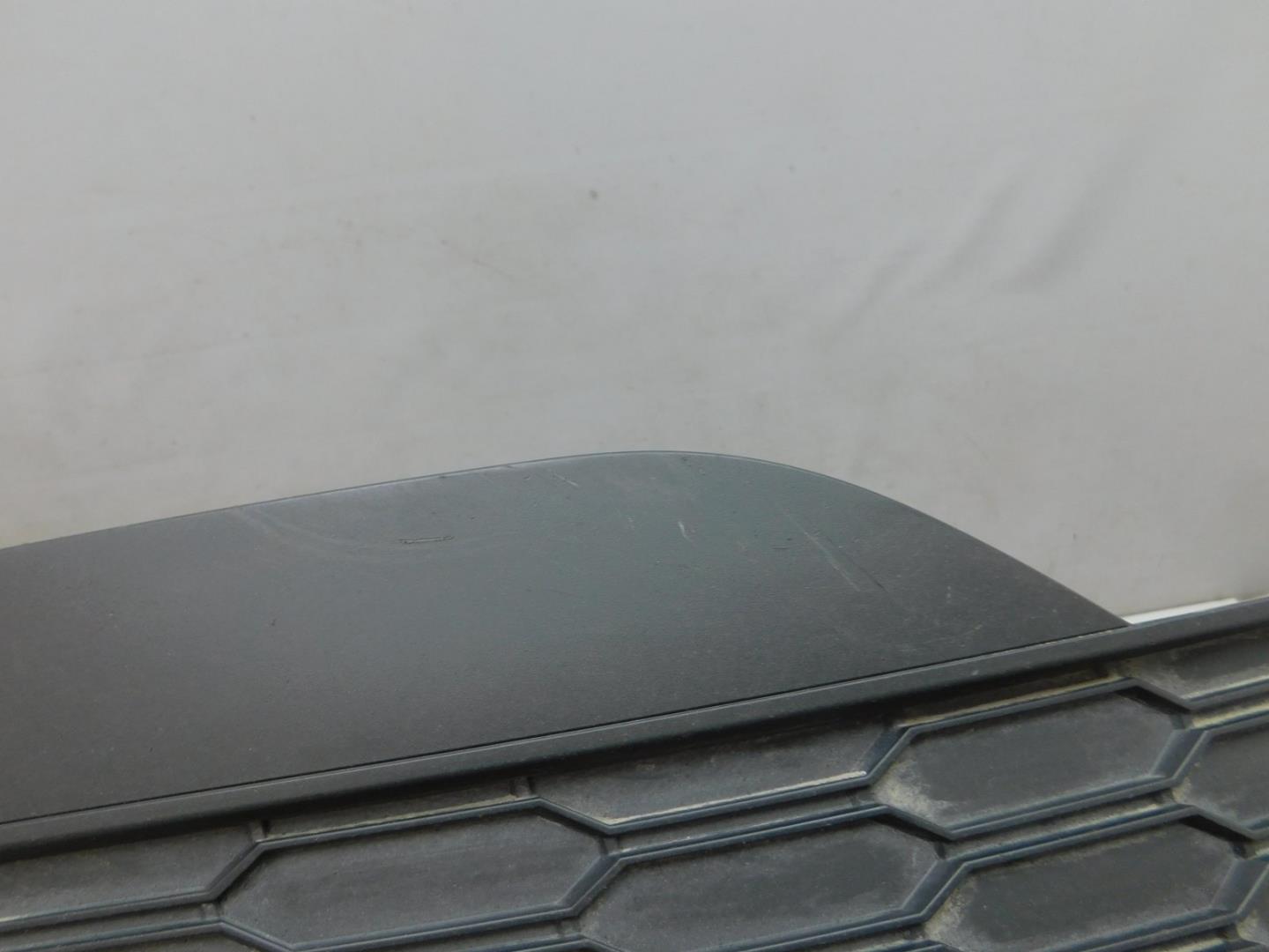 Решетка в бампер правая