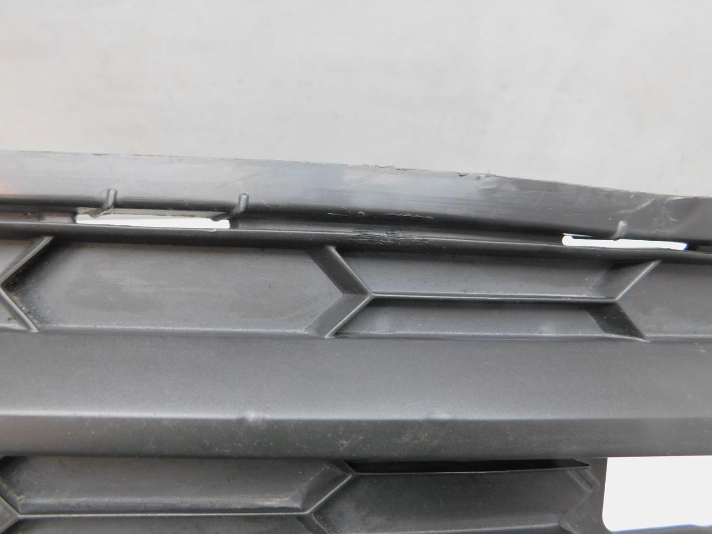 Решетка в бампер правая