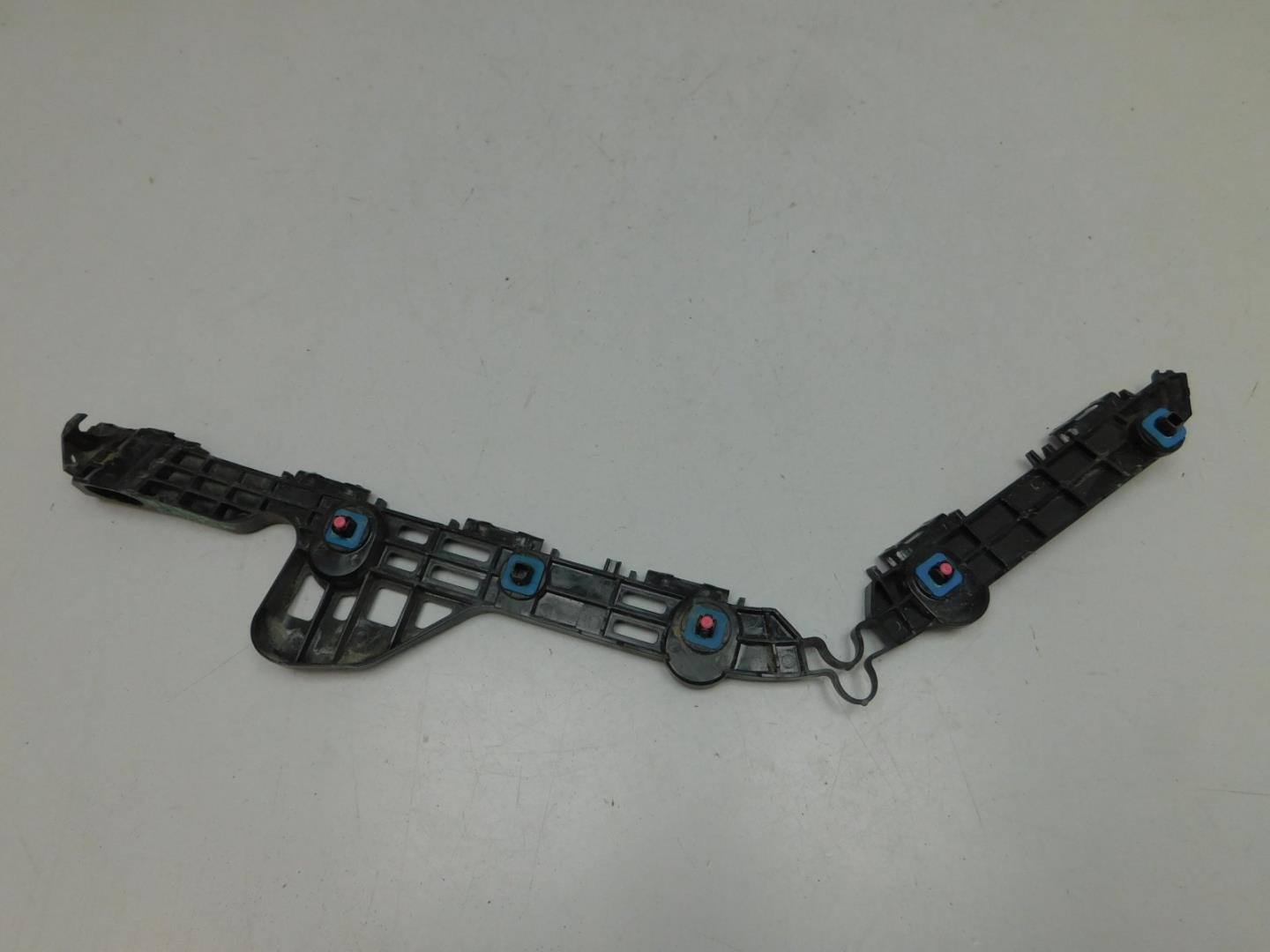 Кронштейн заднего бампера