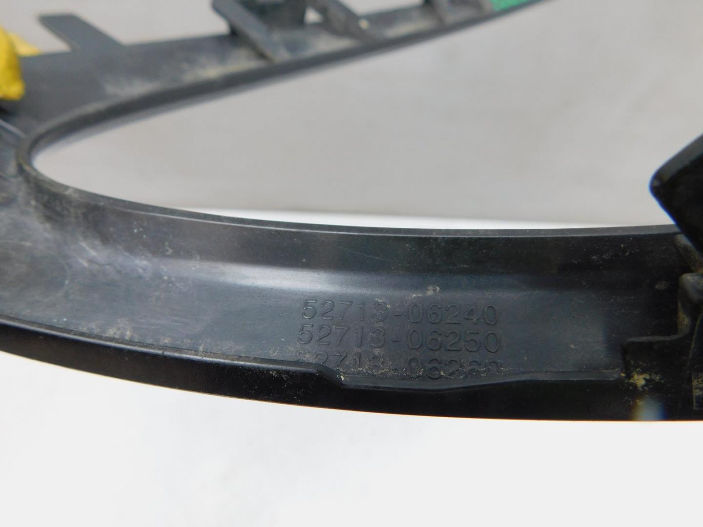 Молдинг переднего бампера