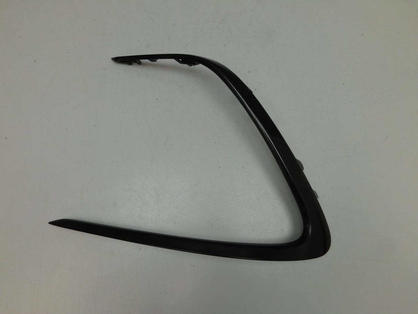 Молдинг переднего бампера