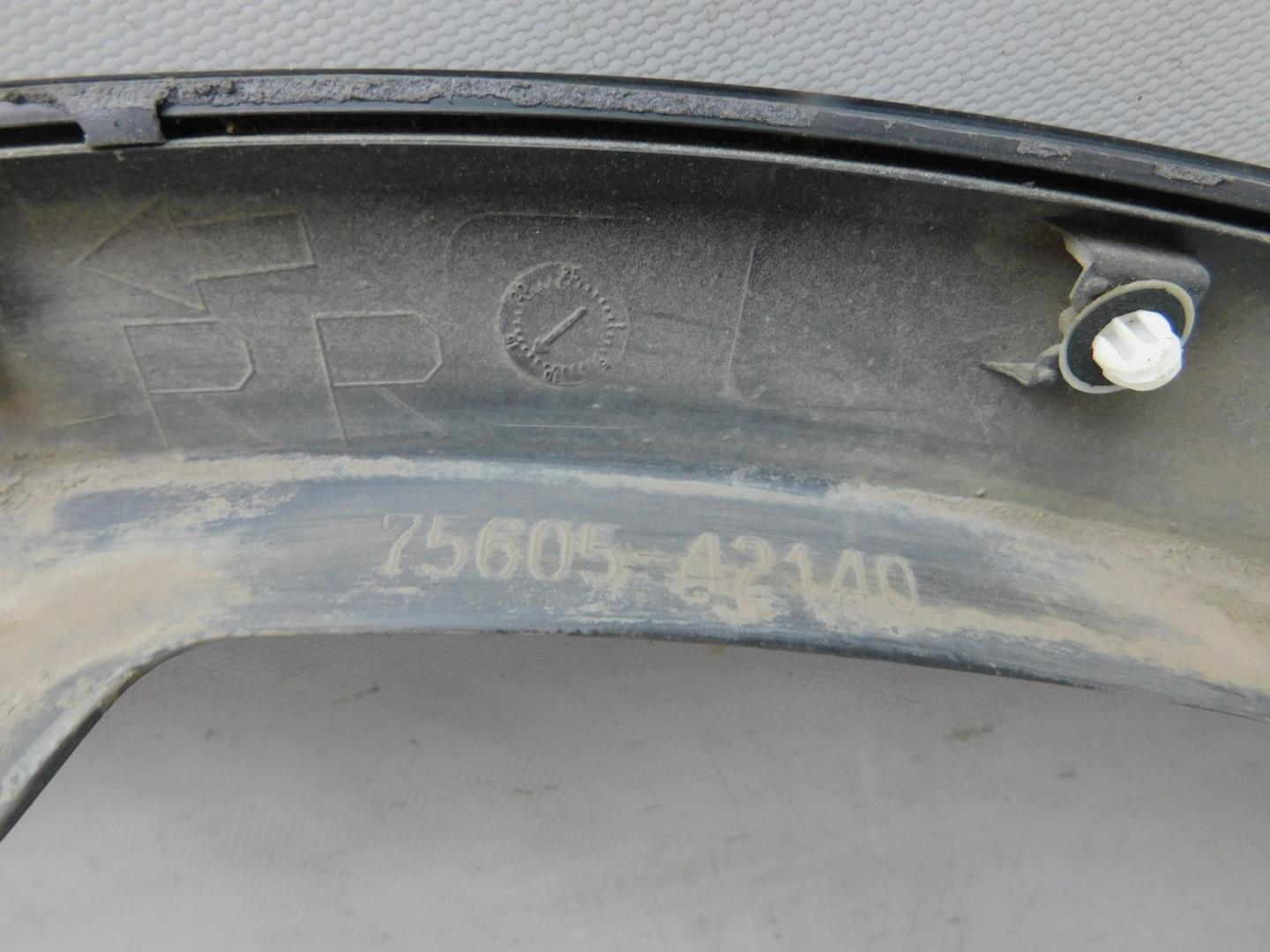 Накладка заднего крыла правого