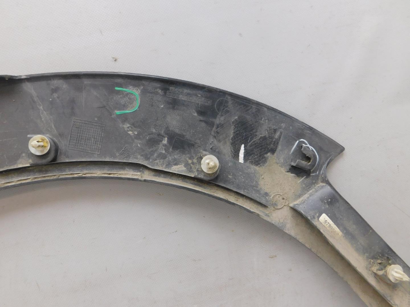 Накладка переднего крыла правого