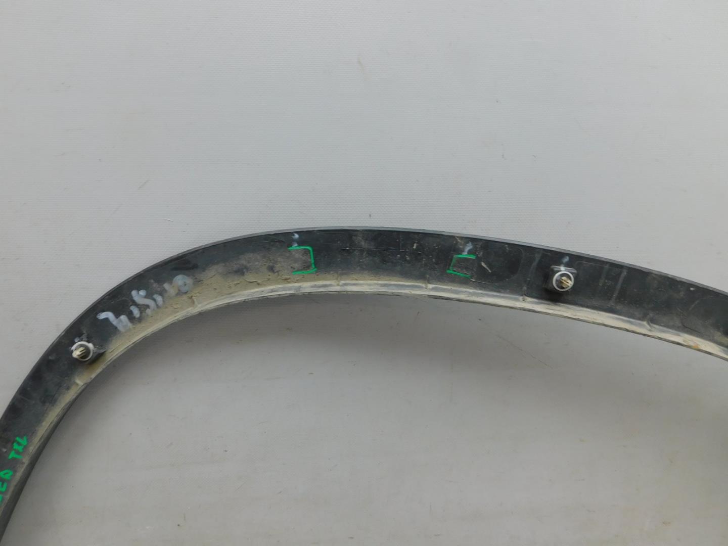 Накладка переднего крыла левого