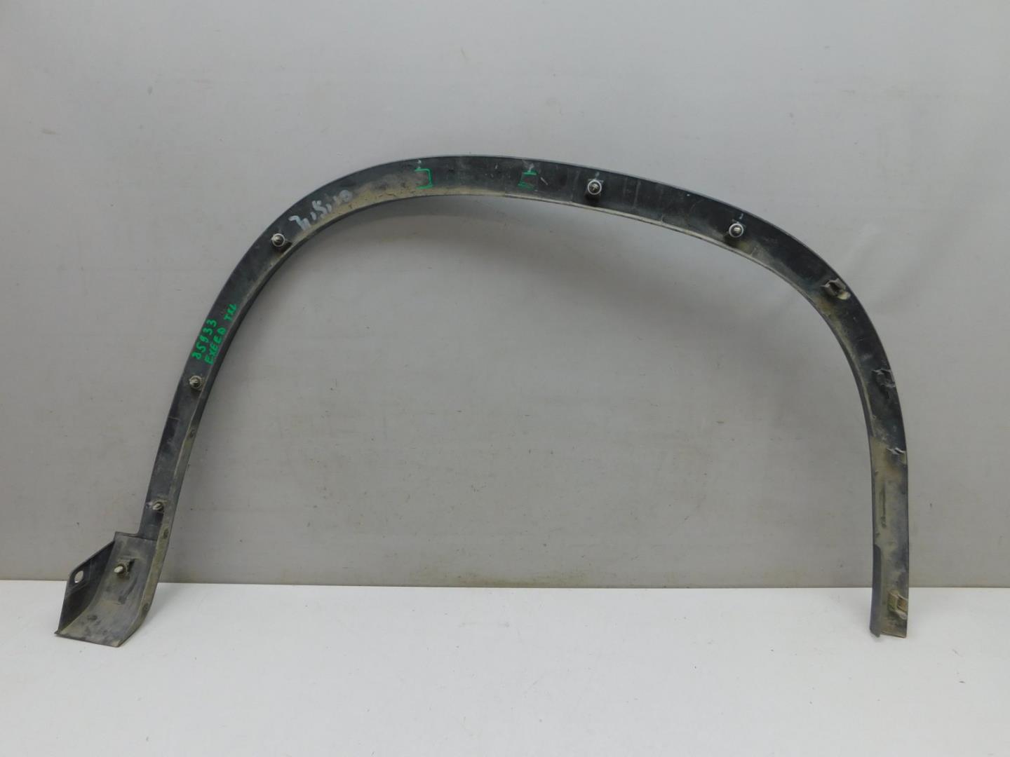 Накладка переднего крыла левого