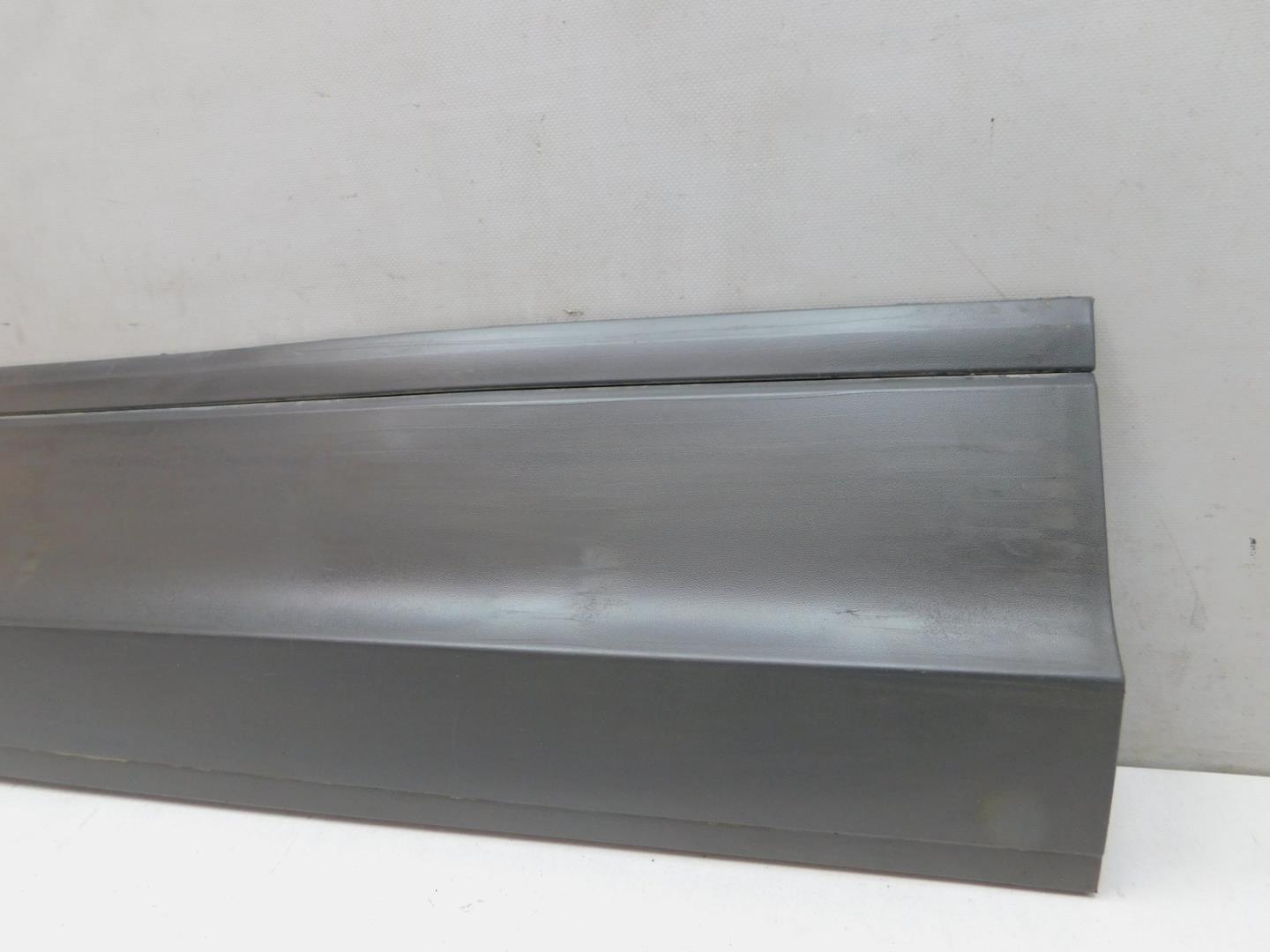 Накладка двери передней левой