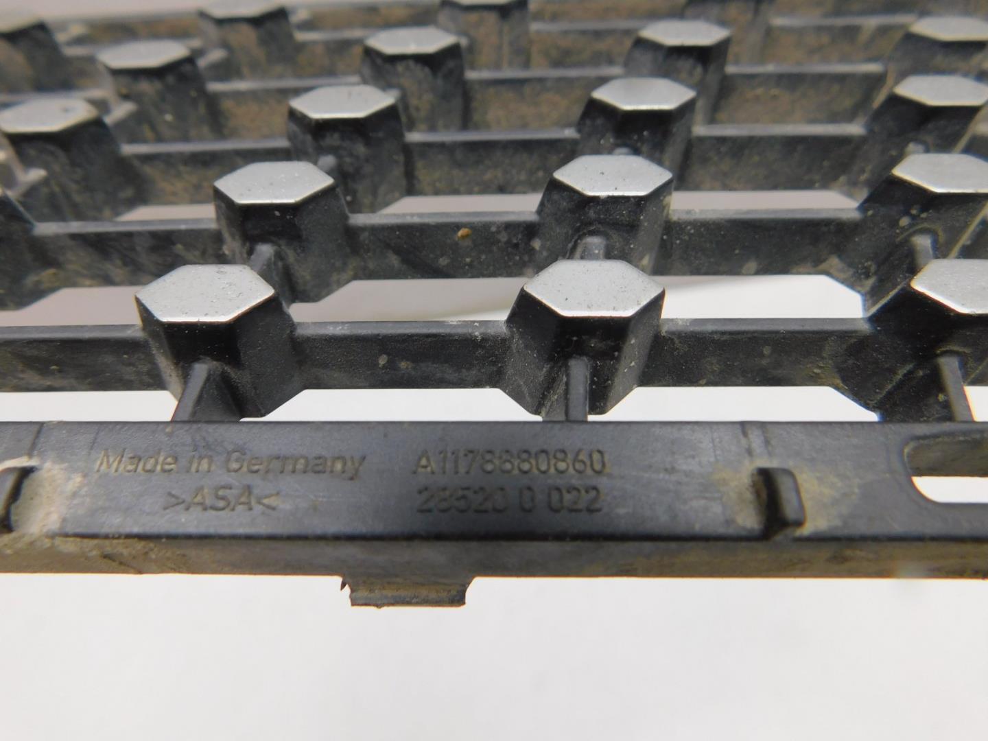 Накладка на решетку радиатора