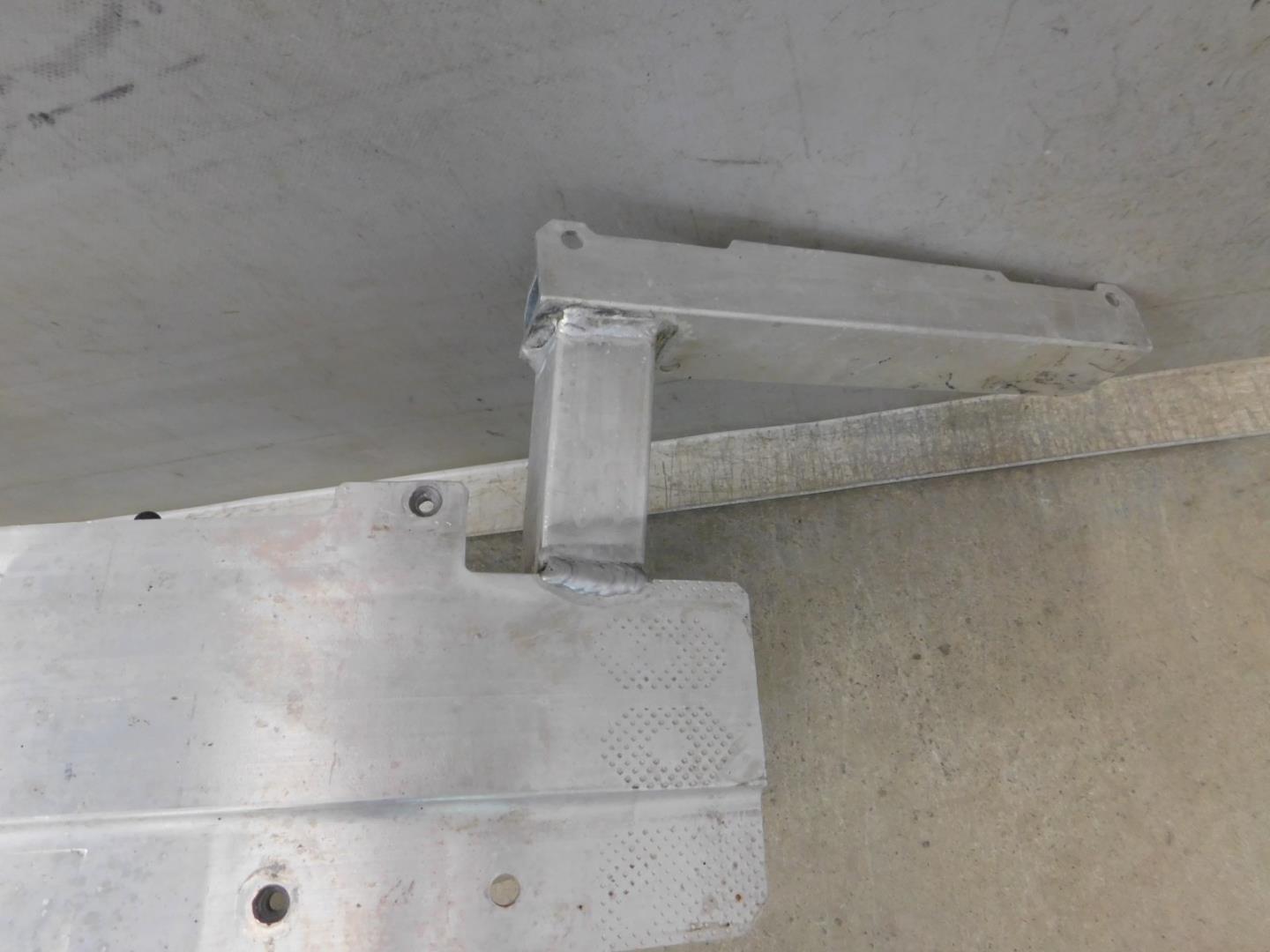 Усилитель переднего бампера