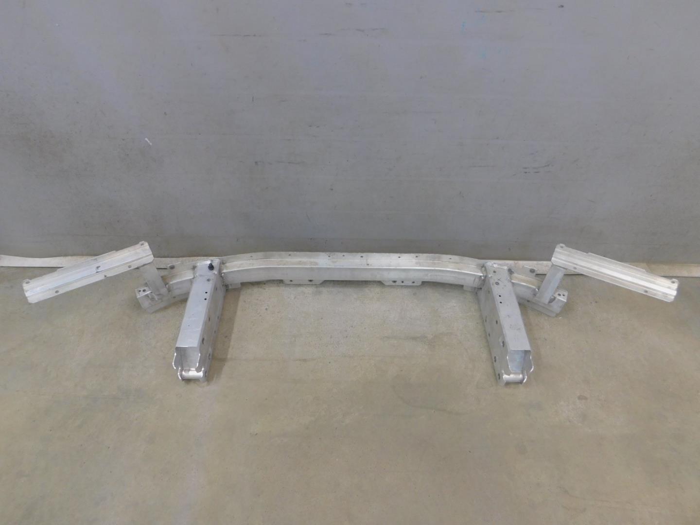 Усилитель переднего бампера