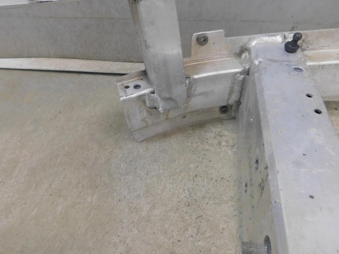 Усилитель переднего бампера