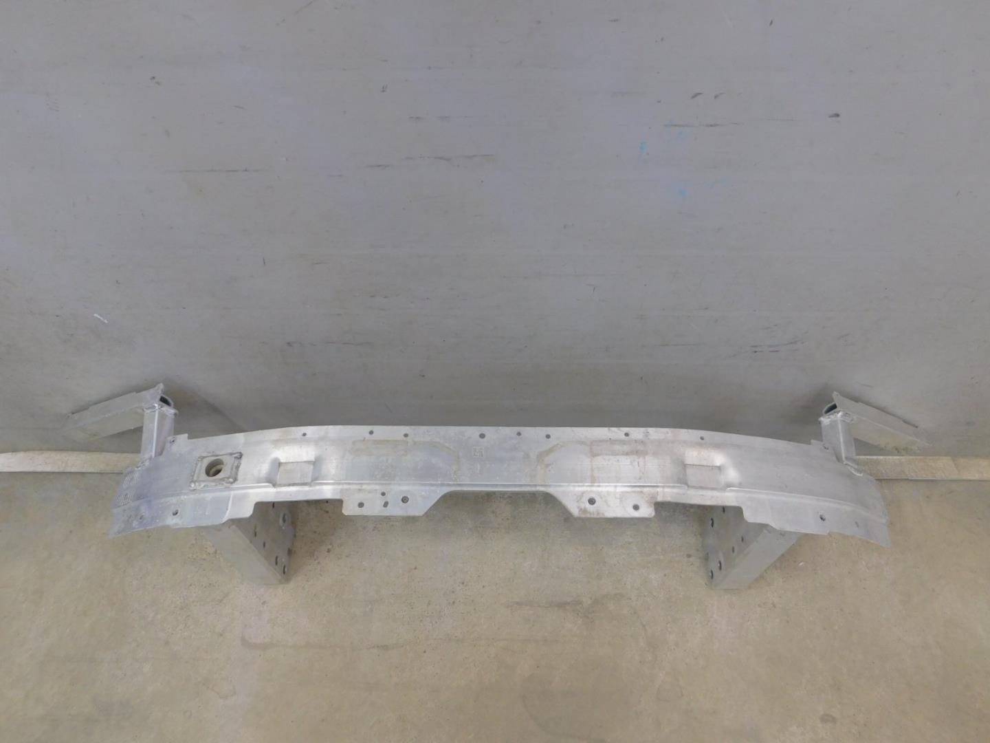 Усилитель переднего бампера