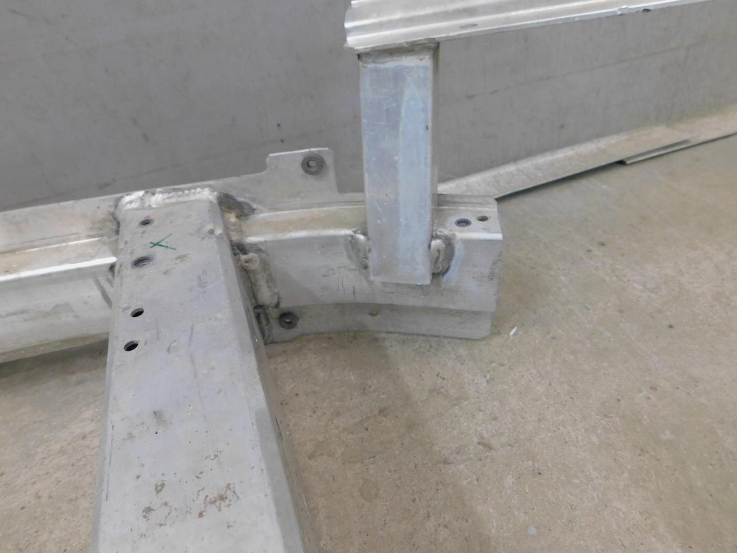 Усилитель переднего бампера