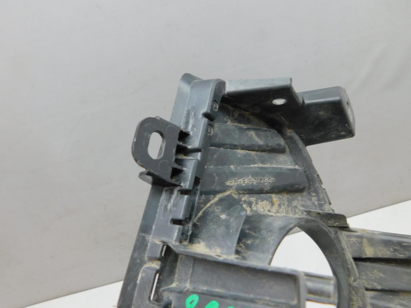 Решетка в бампер правая