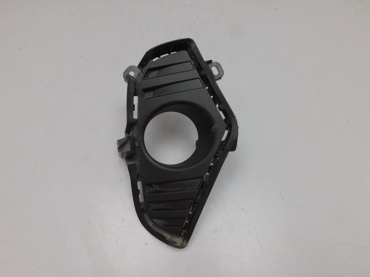 Решетка в бампер правая