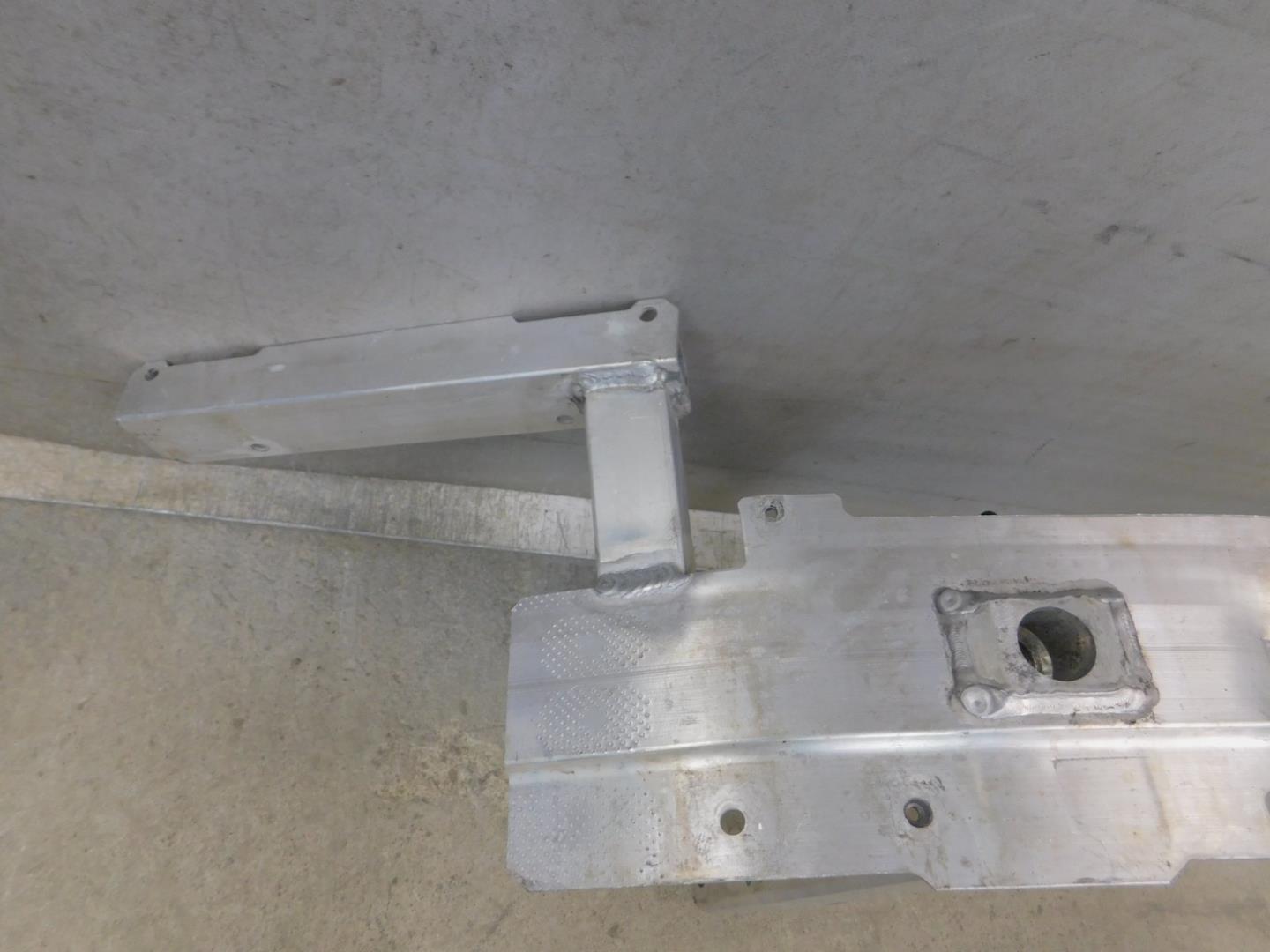 Усилитель переднего бампера