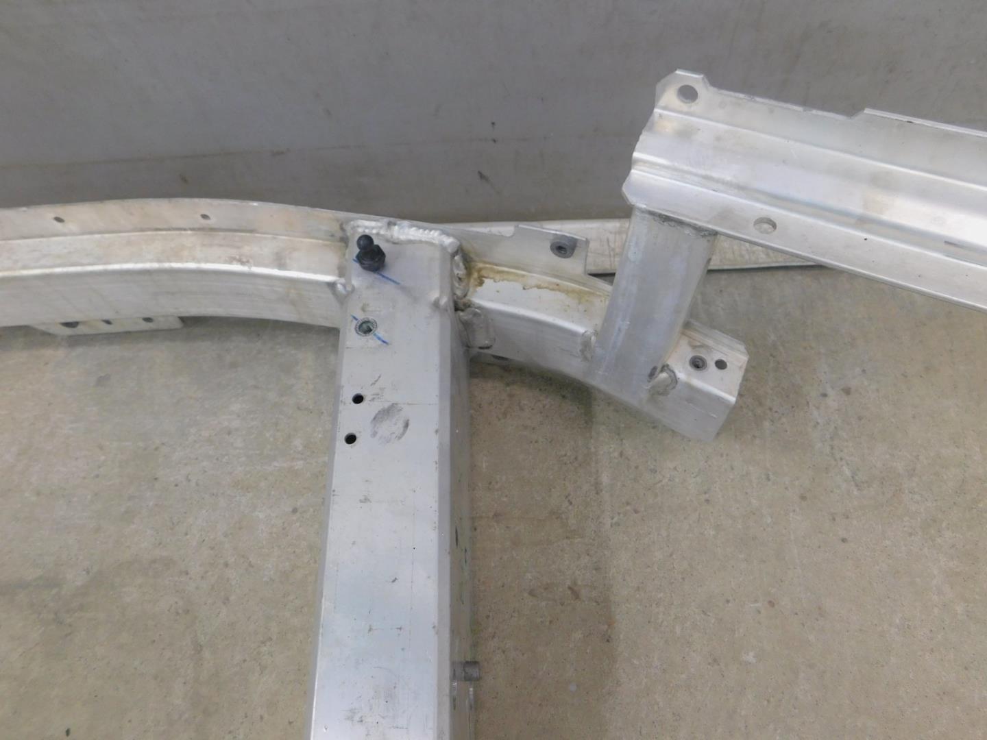 Усилитель переднего бампера