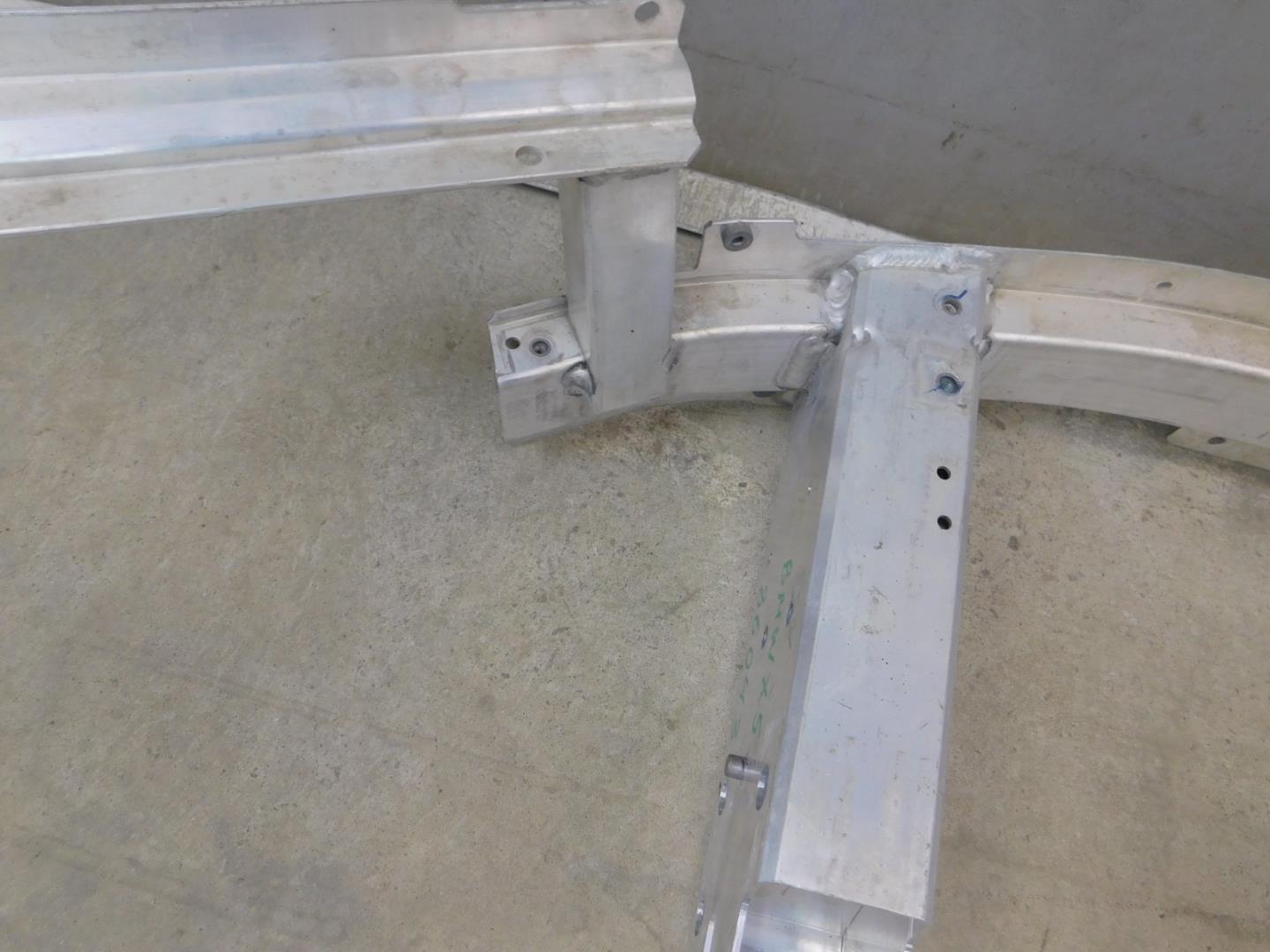 Усилитель переднего бампера