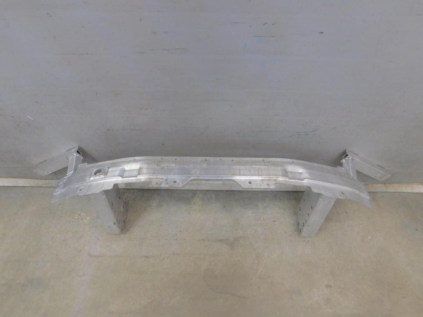 Усилитель переднего бампера