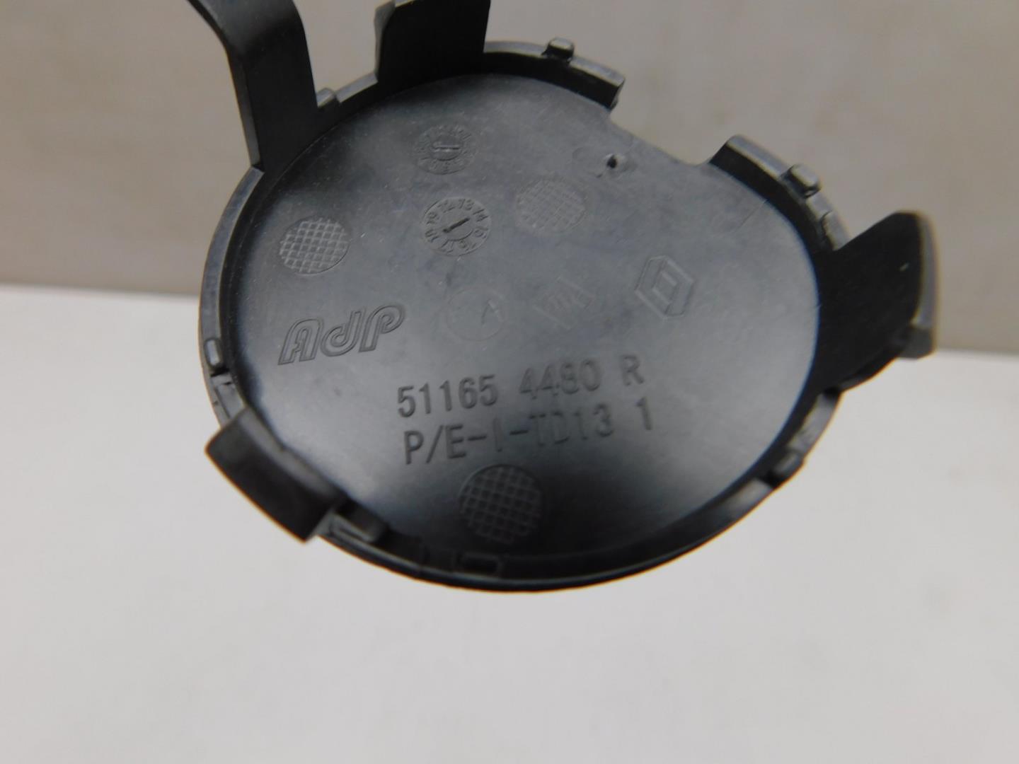 Заглушка буксировочного крюка