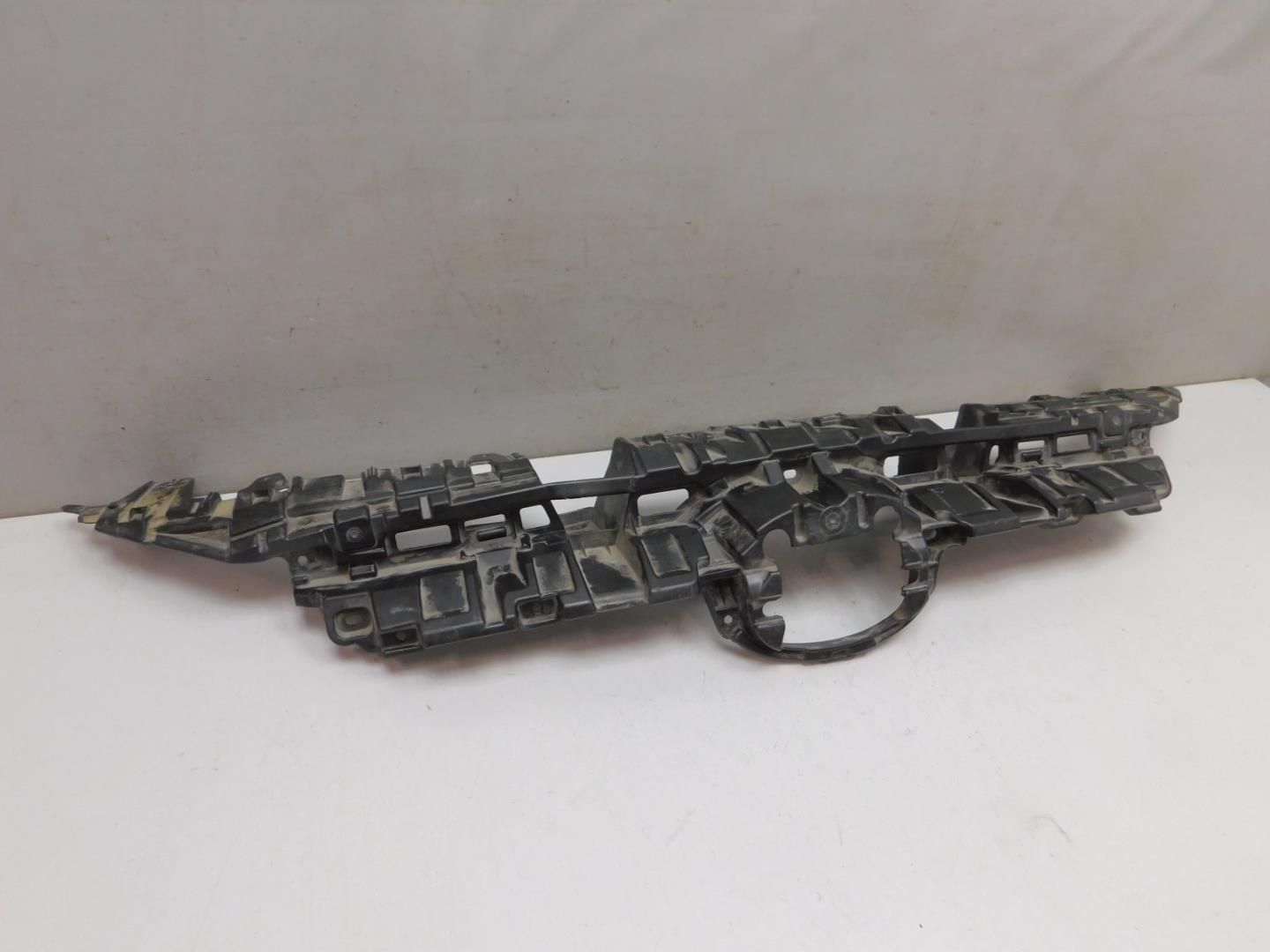 Кронштейн решетки радиатора