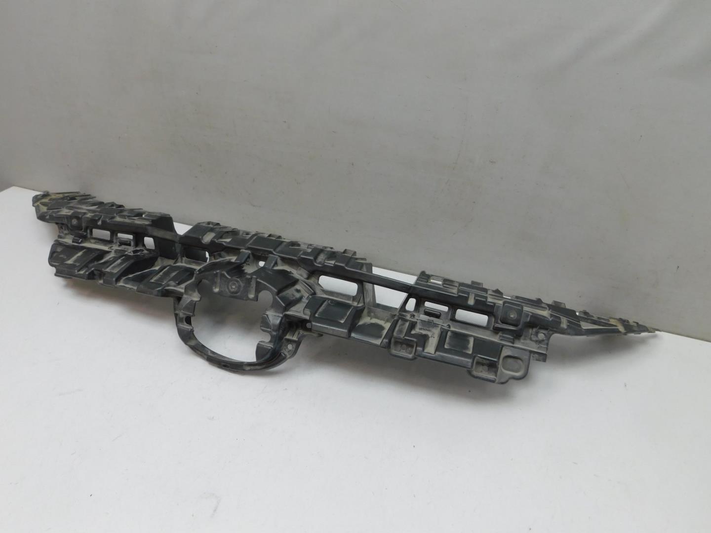 Кронштейн решетки радиатора