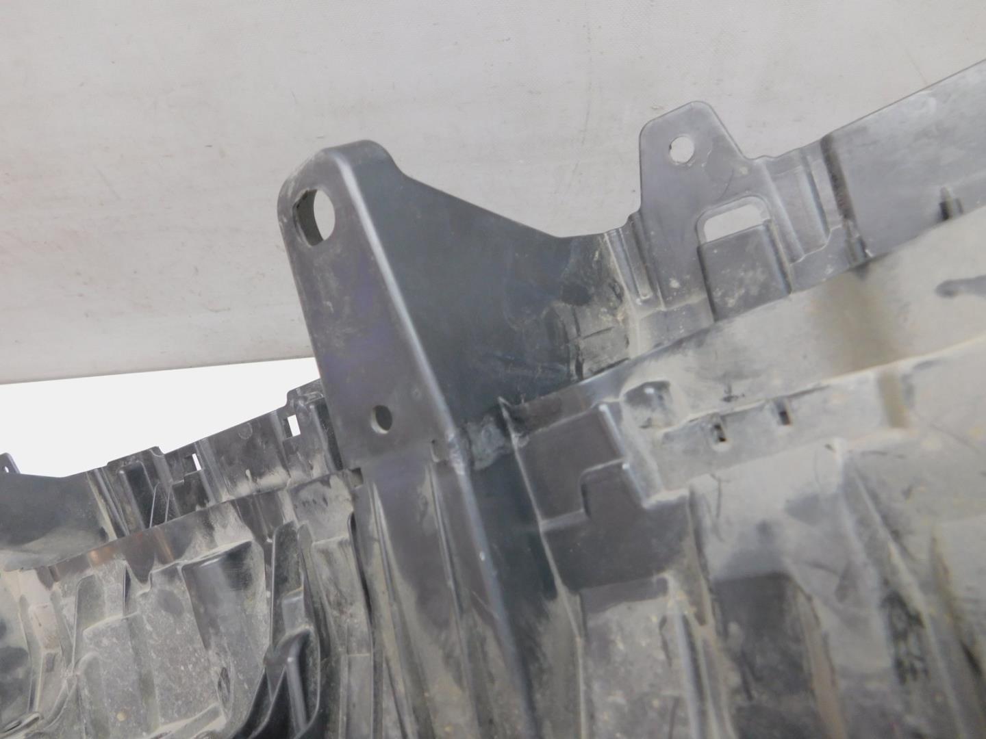 Кронштейн решетки радиатора