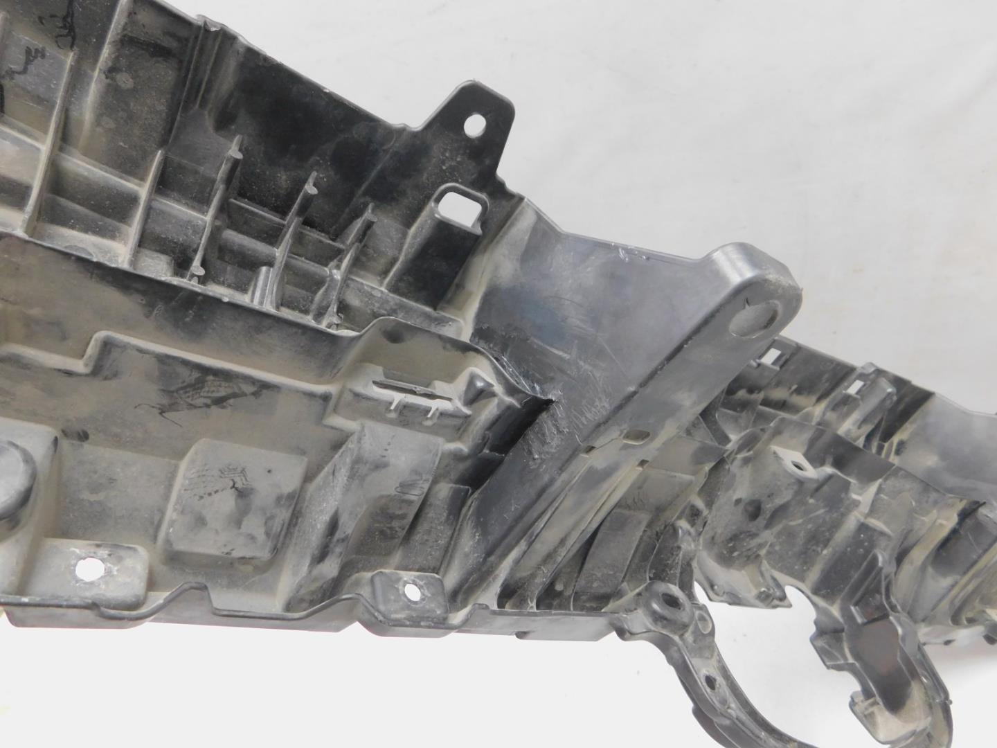 Кронштейн решетки радиатора