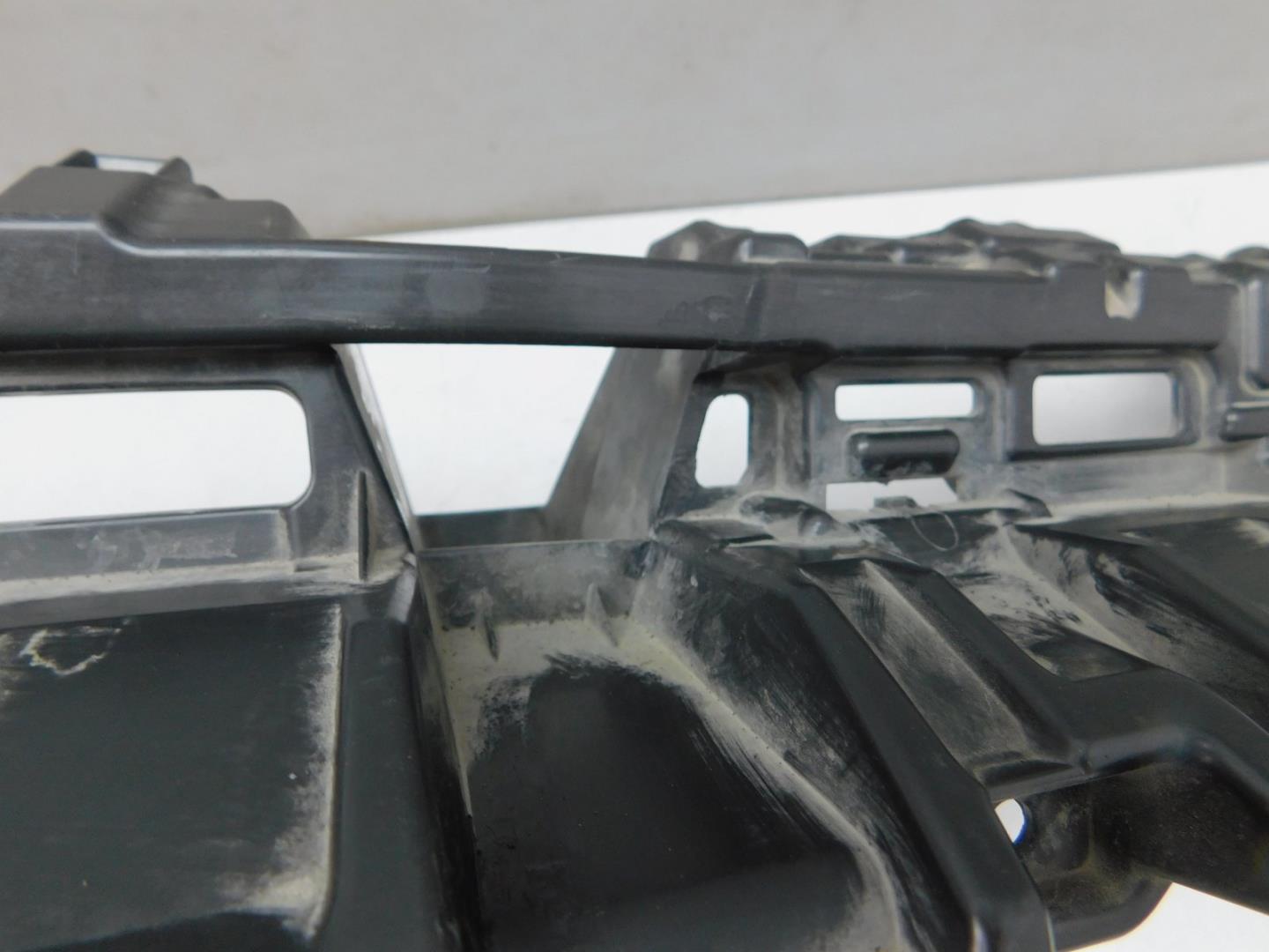 Кронштейн решетки радиатора