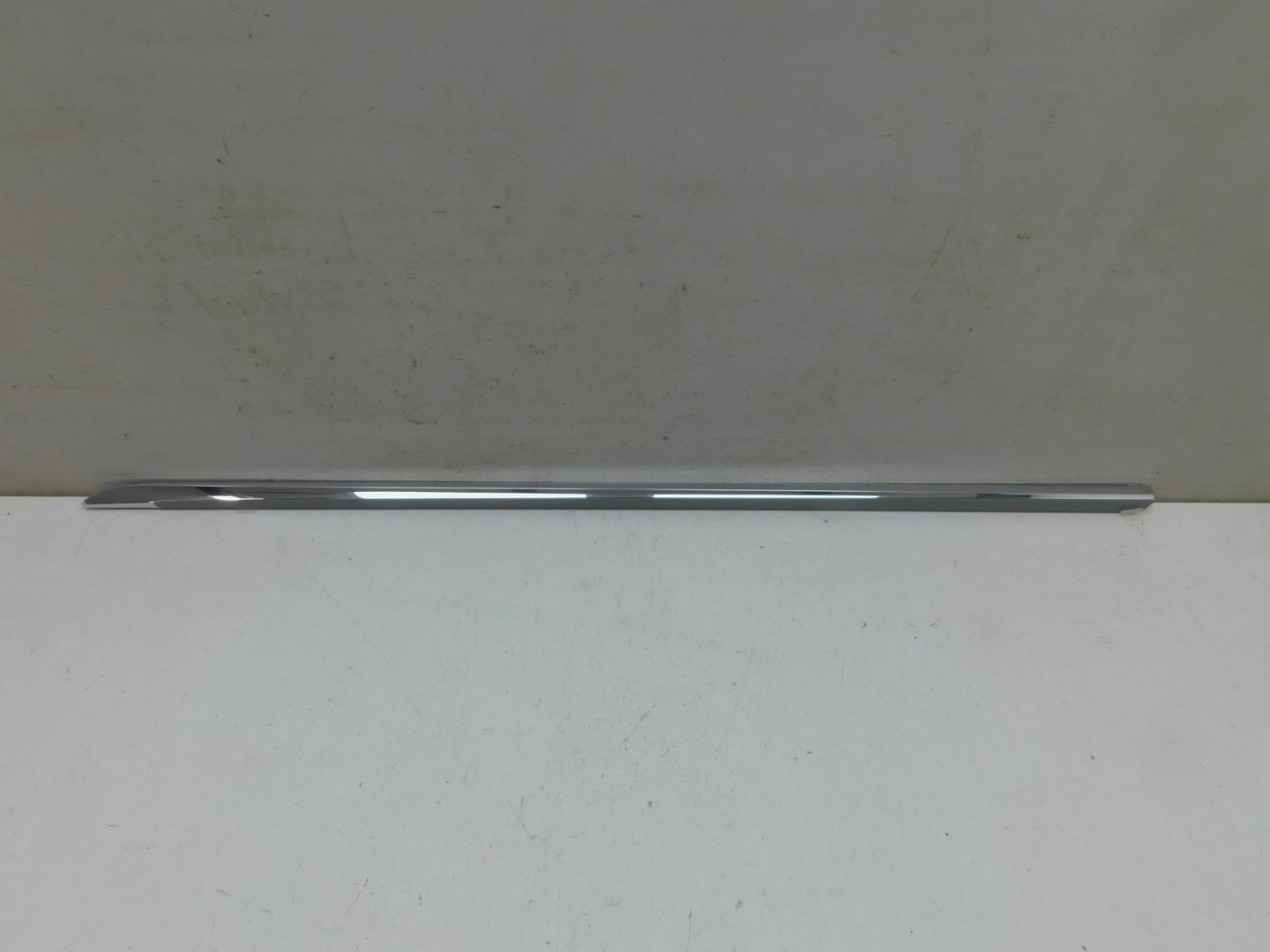 Молдинг задней правой двери