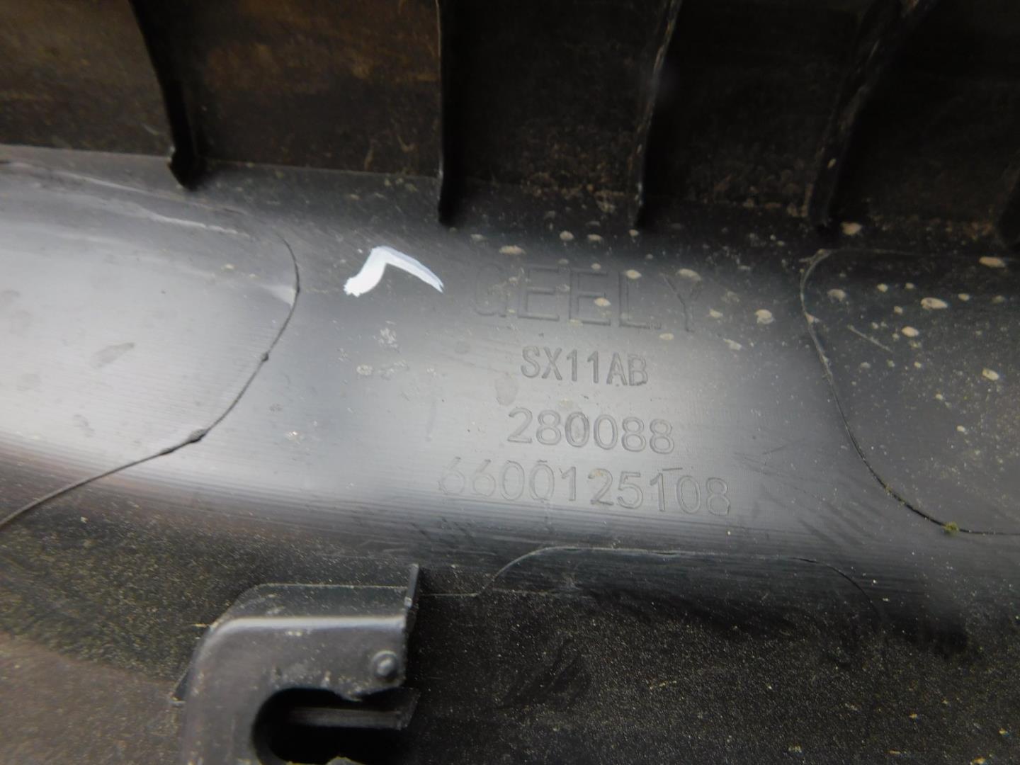 Накладка двери передней левой