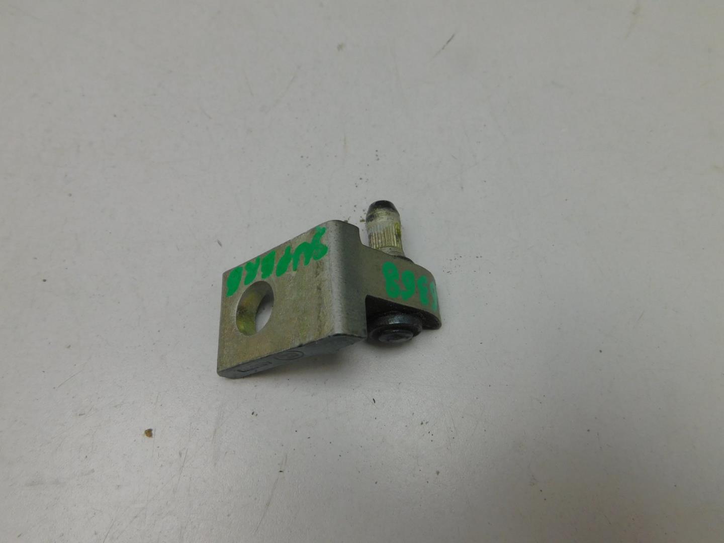 Петля двери