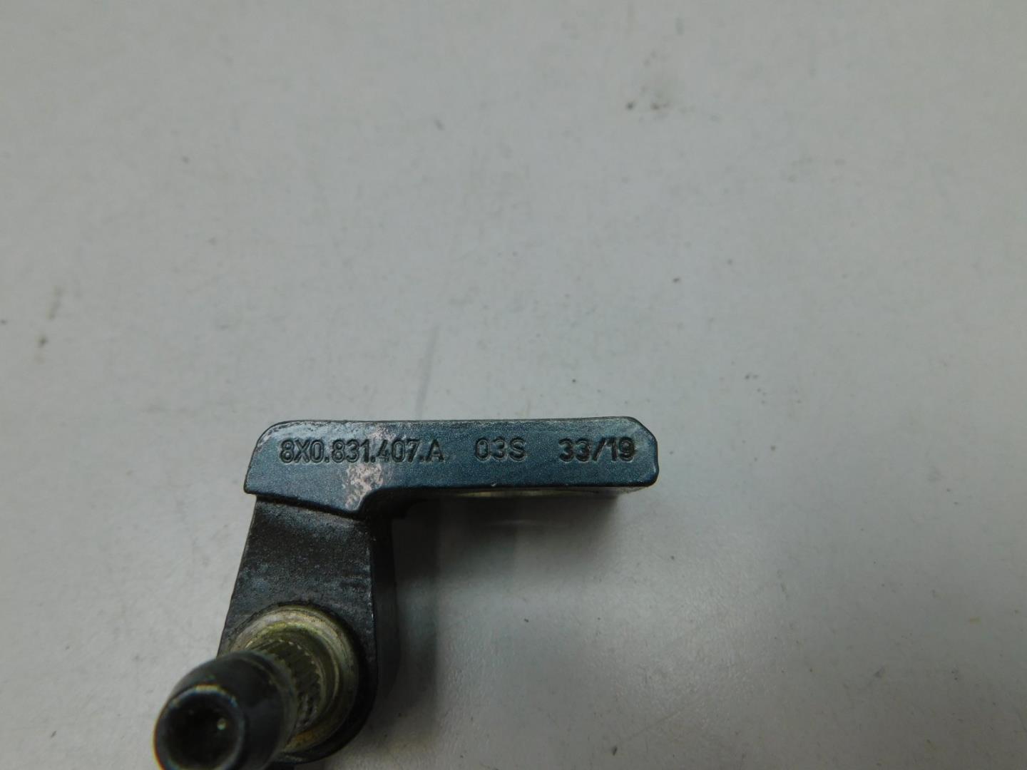 Петля двери