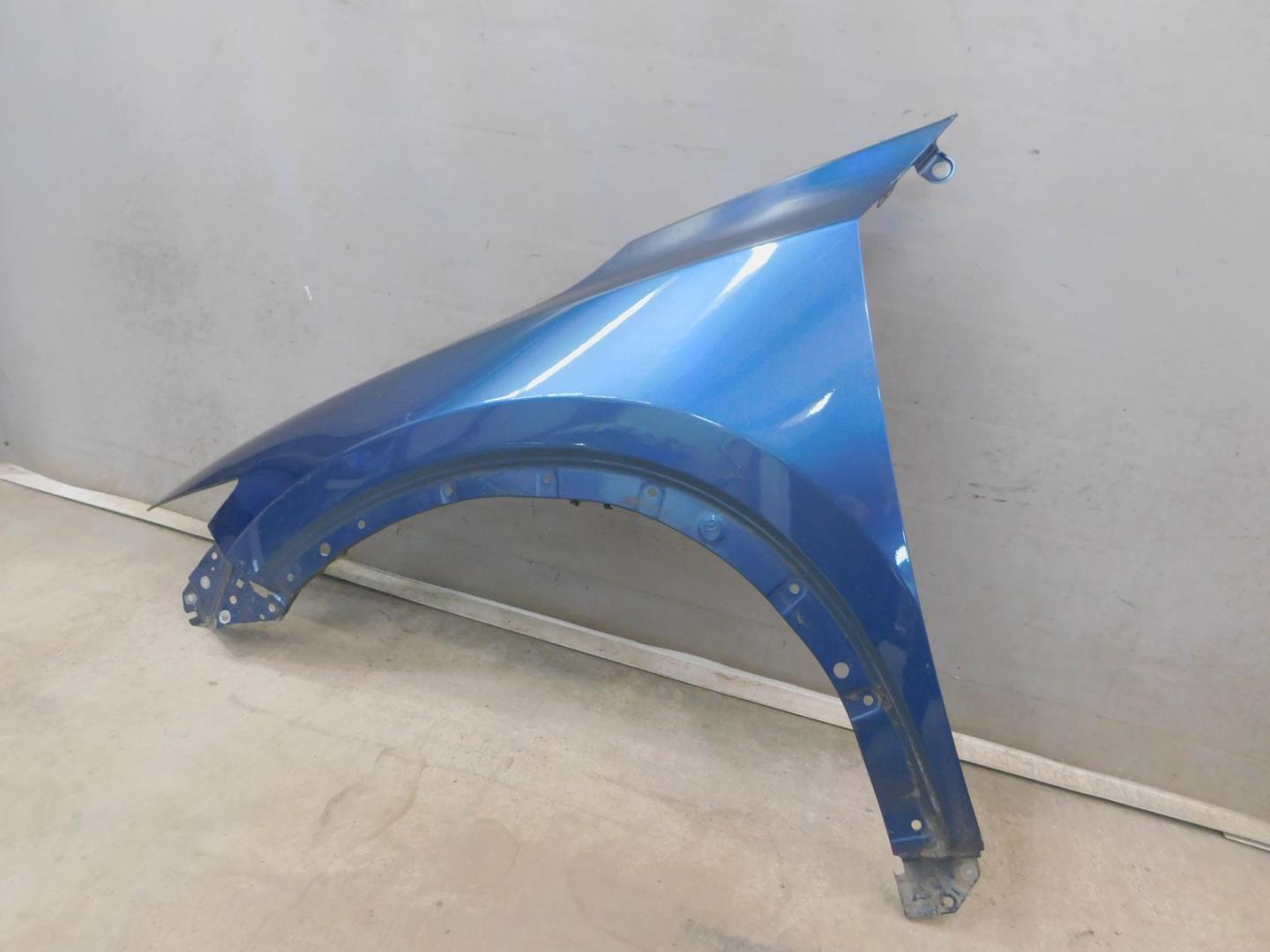 Крыло переднее левое