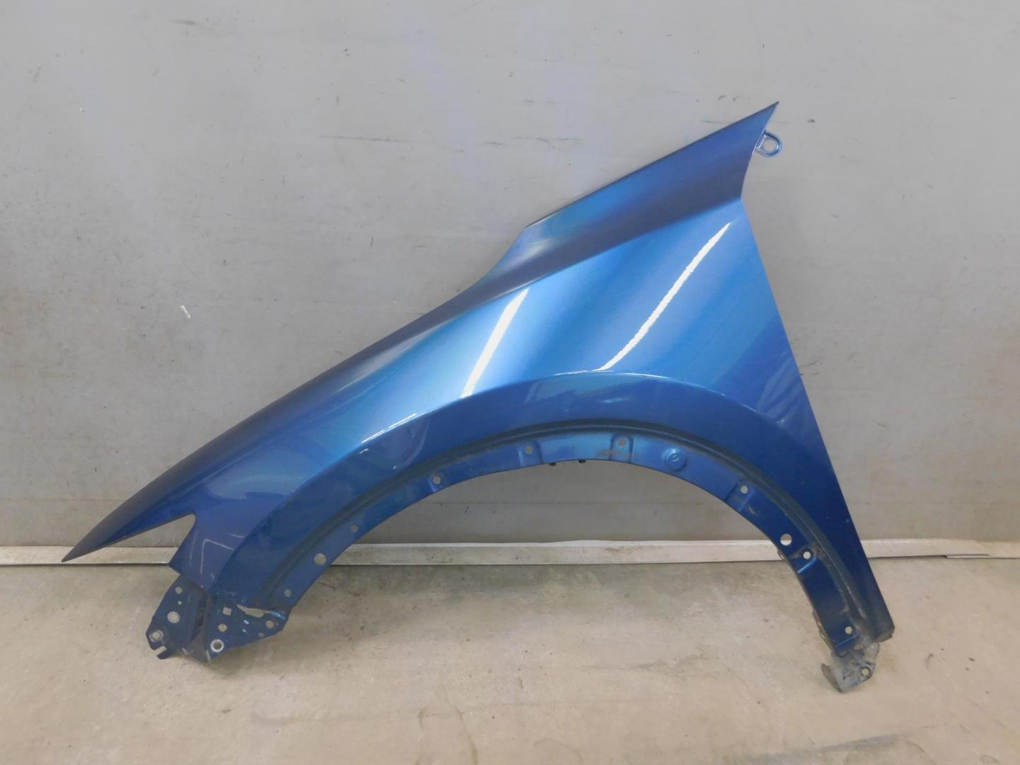 Крыло переднее левое