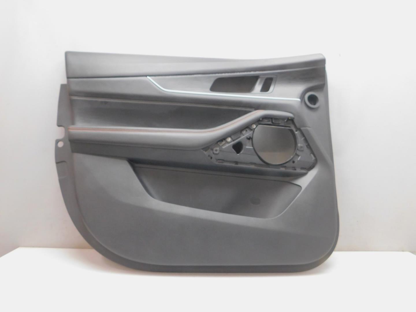 Обшивка двери передней левой