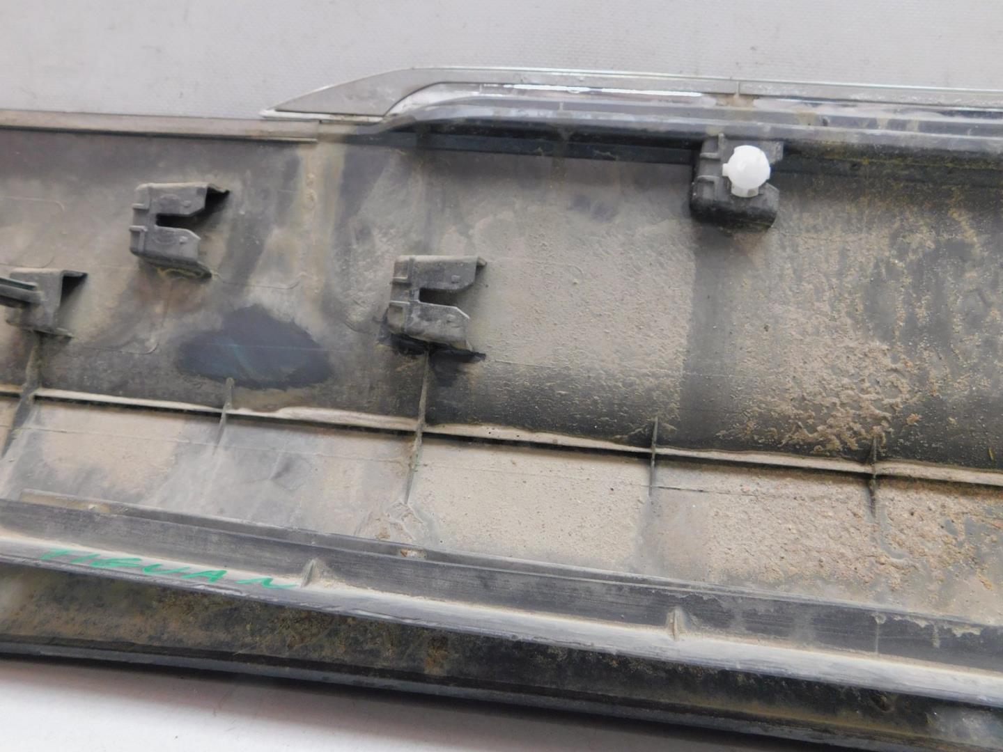 Накладка двери передней правой