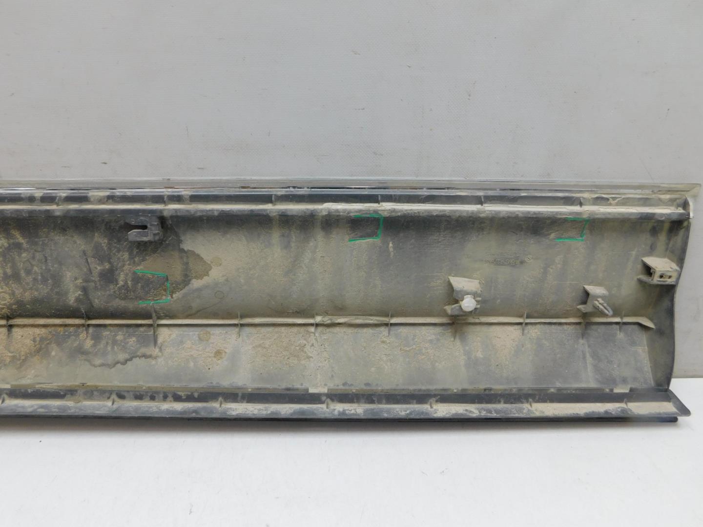 Накладка двери передней правой