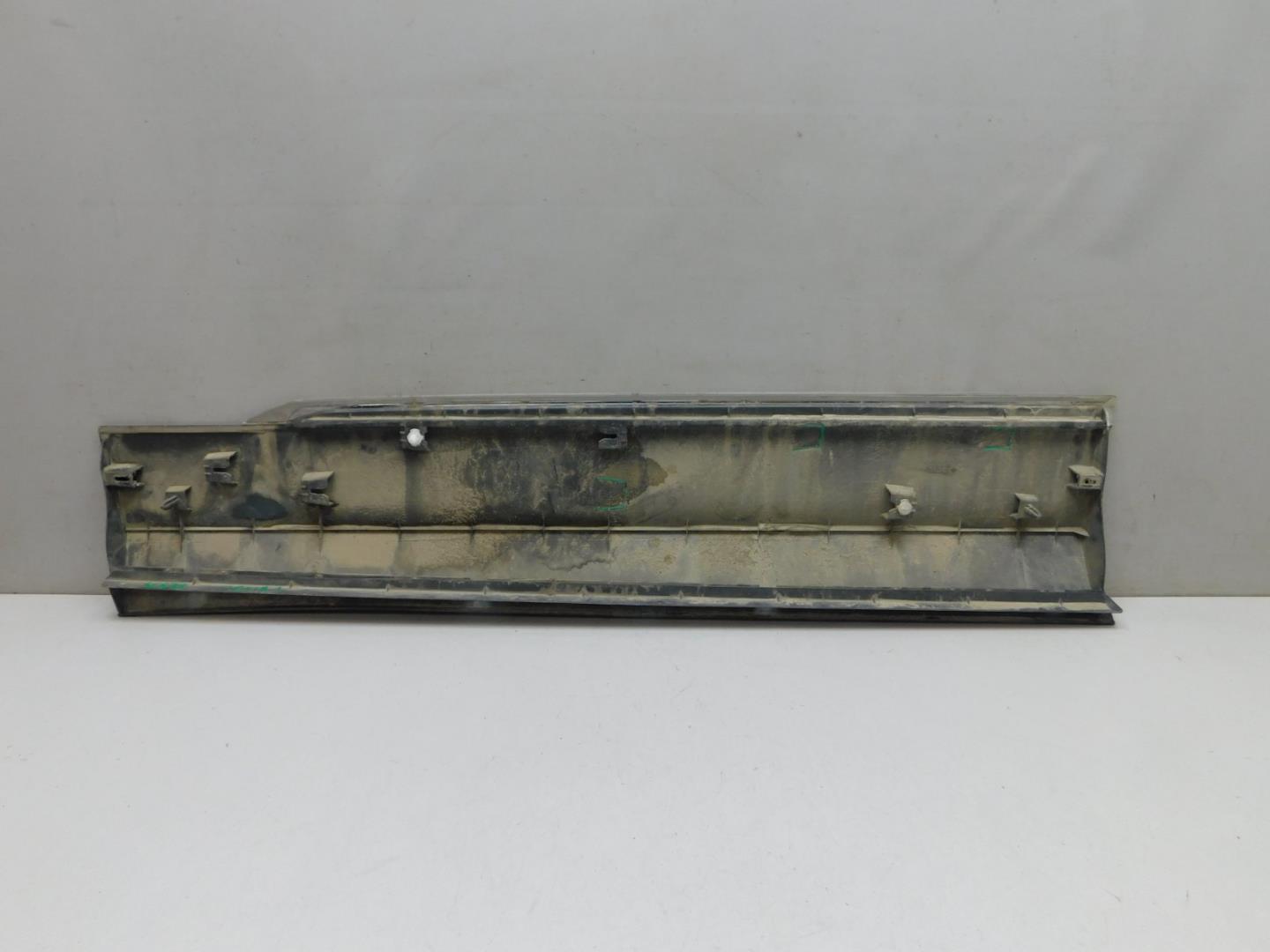 Накладка двери передней правой