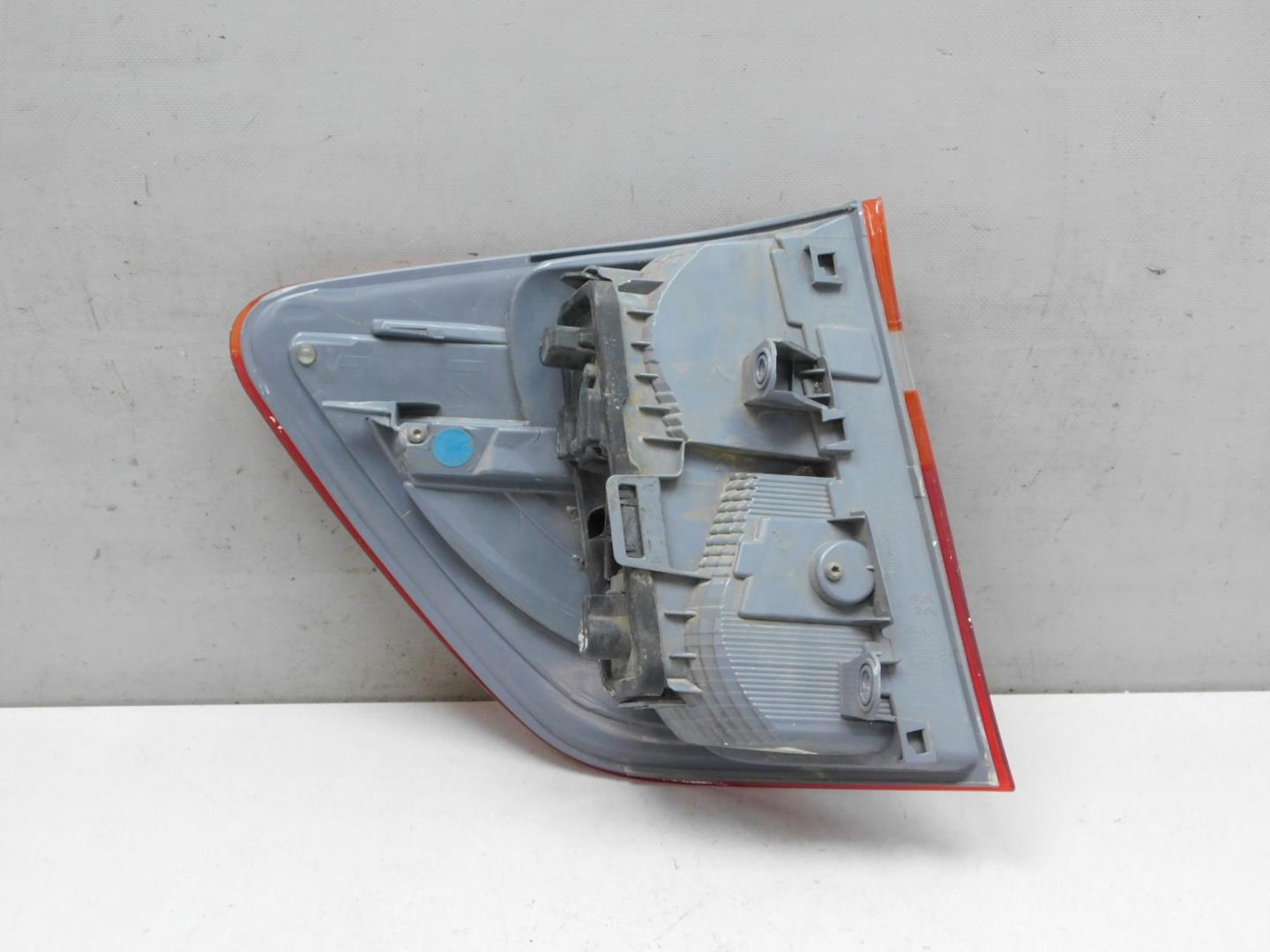 Фонарь задний наружный правый