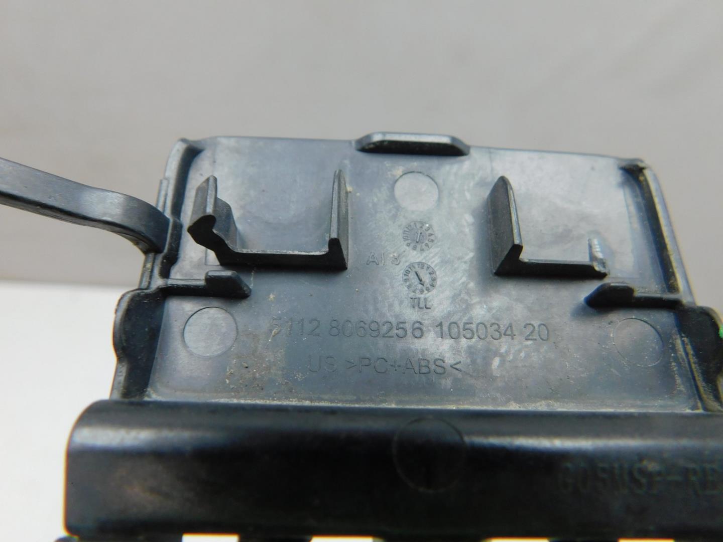 Заглушка буксировочного крюка